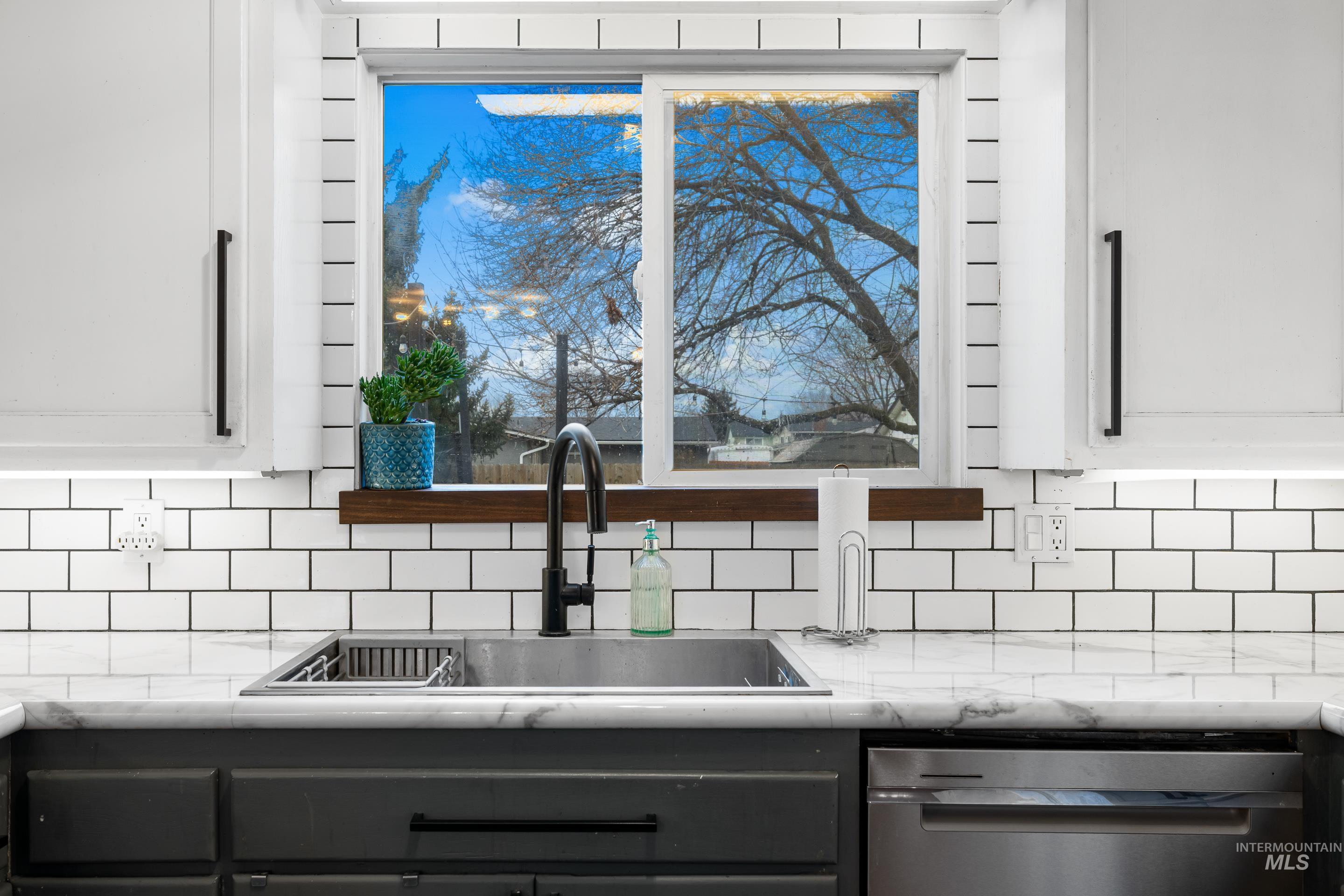 3333 N Pepperwood Dr, Boise, Idaho 83704, 3 Bedrooms, 2 Bathrooms, Residential For Sale, Price $400,000,MLS 98974787