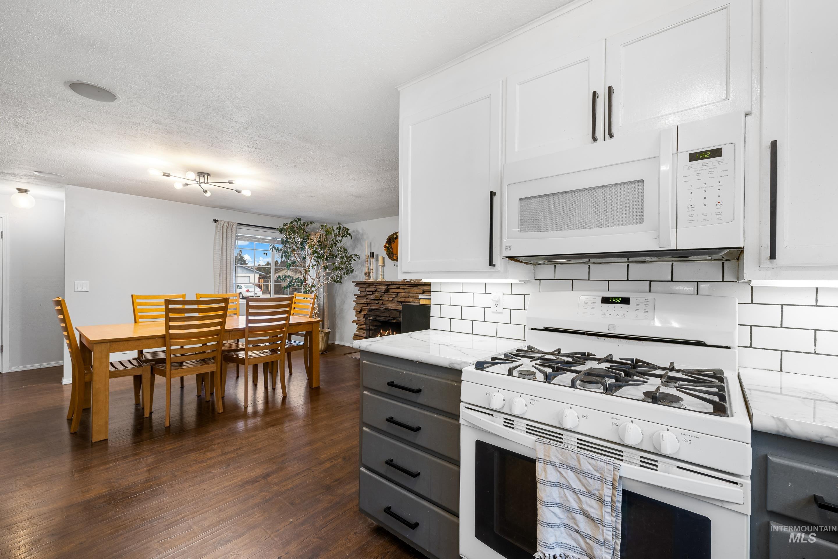 3333 N Pepperwood Dr, Boise, Idaho 83704, 3 Bedrooms, 2 Bathrooms, Residential For Sale, Price $400,000,MLS 98974787