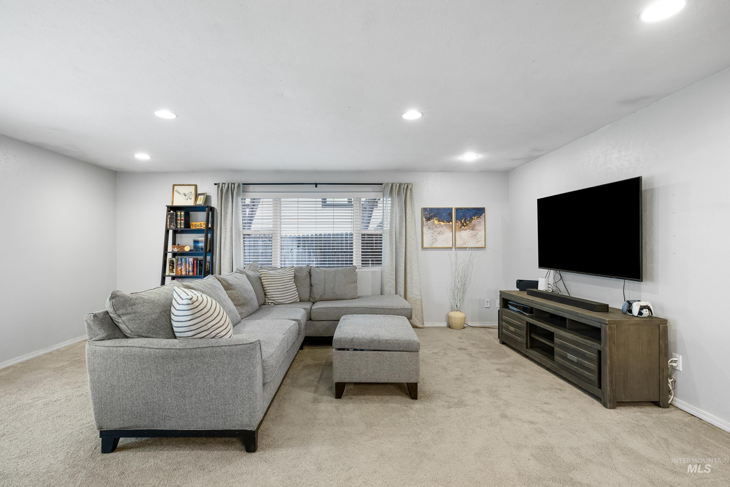 3333 N Pepperwood Dr, Boise, Idaho 83704, 3 Bedrooms, 2 Bathrooms, Residential For Sale, Price $400,000,MLS 98974787