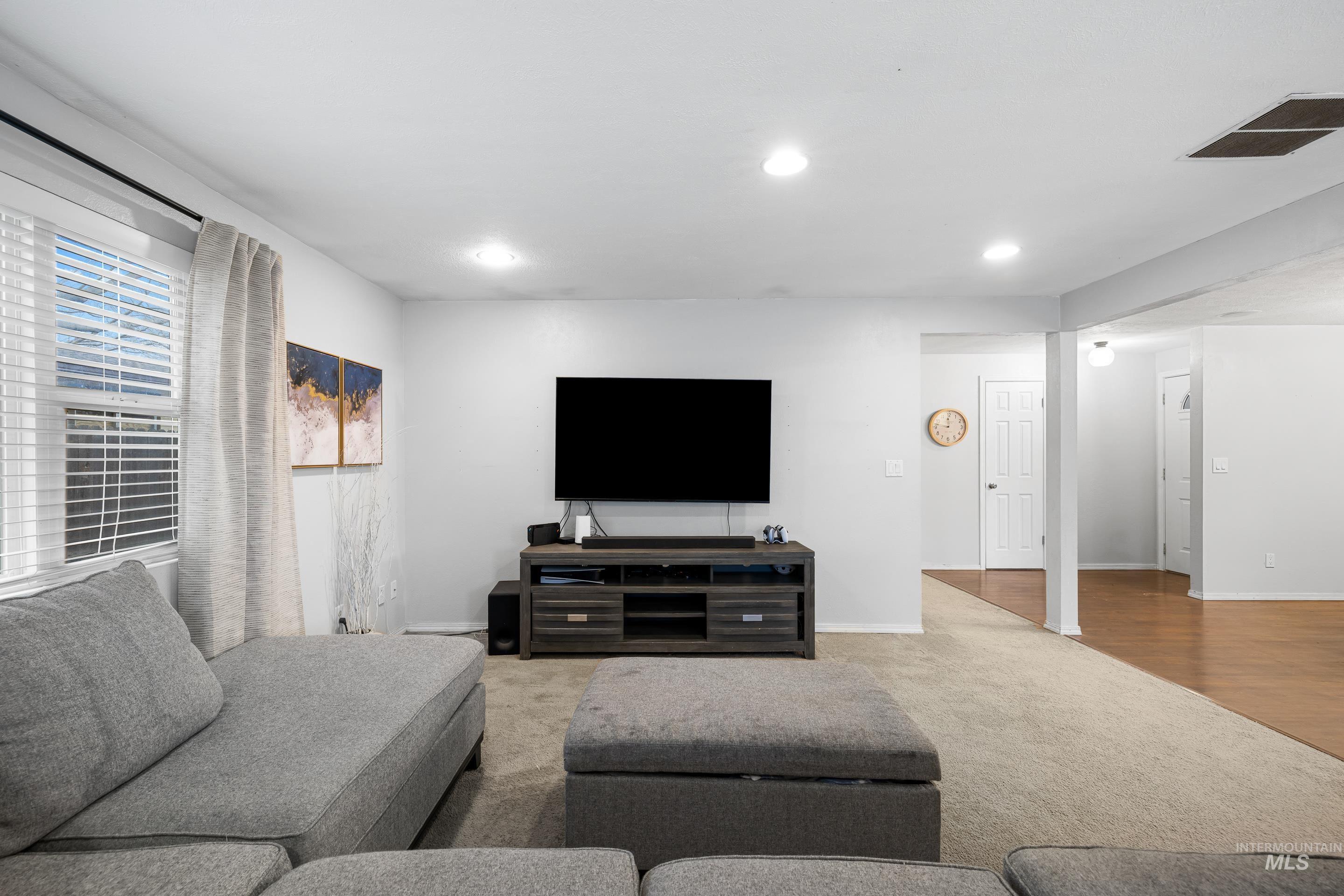 3333 N Pepperwood Dr, Boise, Idaho 83704, 3 Bedrooms, 2 Bathrooms, Residential For Sale, Price $400,000,MLS 98974787