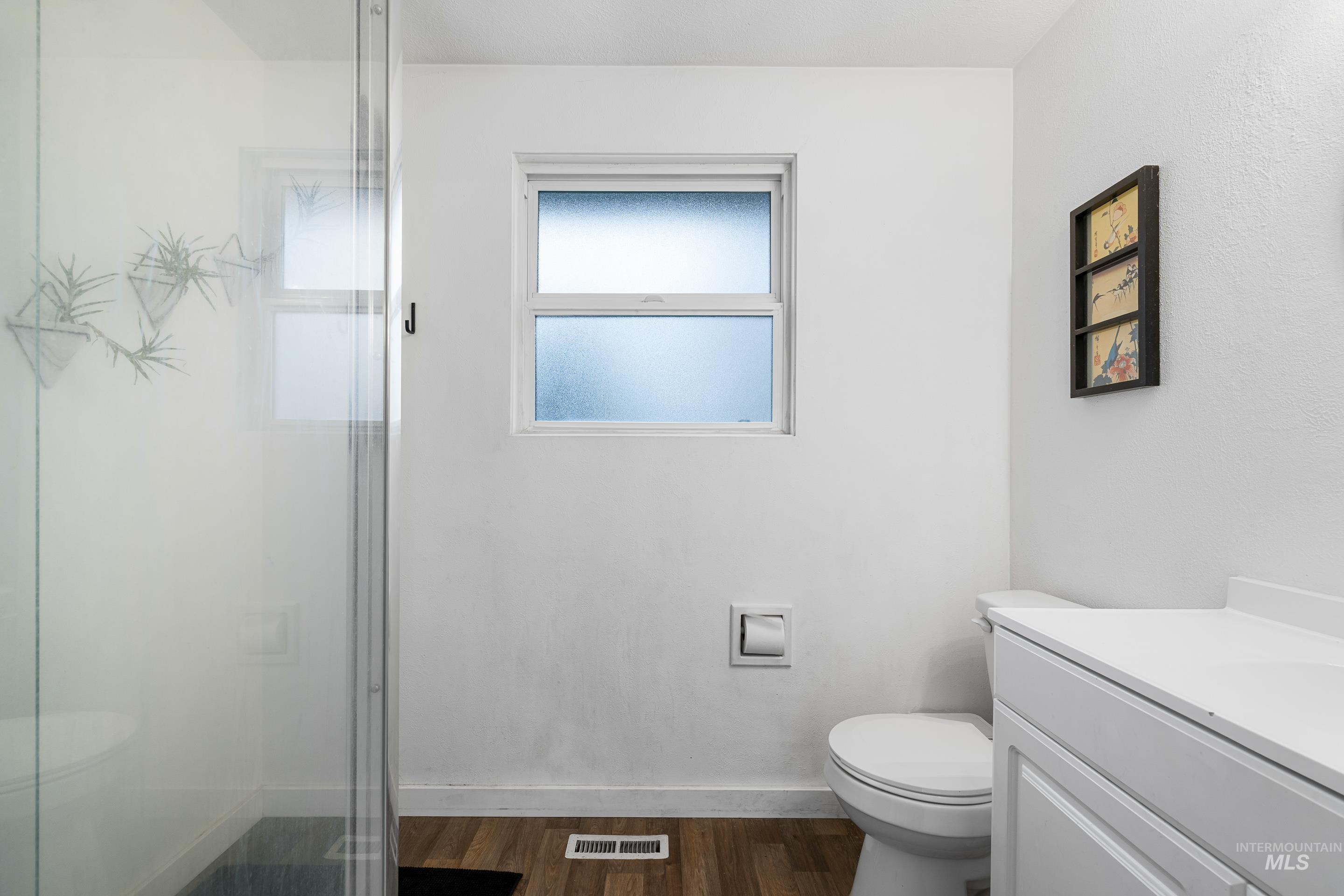 3333 N Pepperwood Dr, Boise, Idaho 83704, 3 Bedrooms, 2 Bathrooms, Residential For Sale, Price $400,000,MLS 98974787