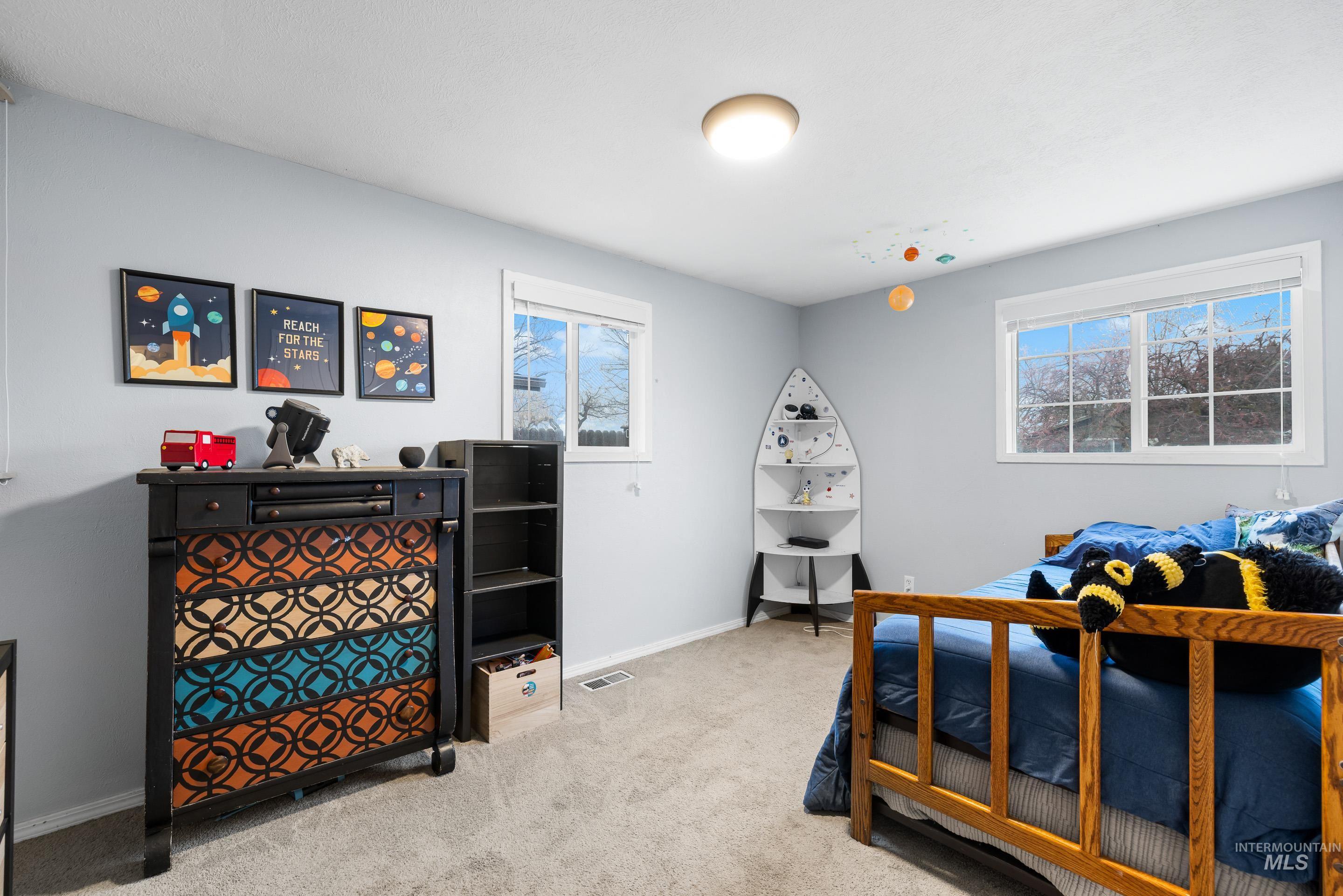 3333 N Pepperwood Dr, Boise, Idaho 83704, 3 Bedrooms, 2 Bathrooms, Residential For Sale, Price $400,000,MLS 98974787