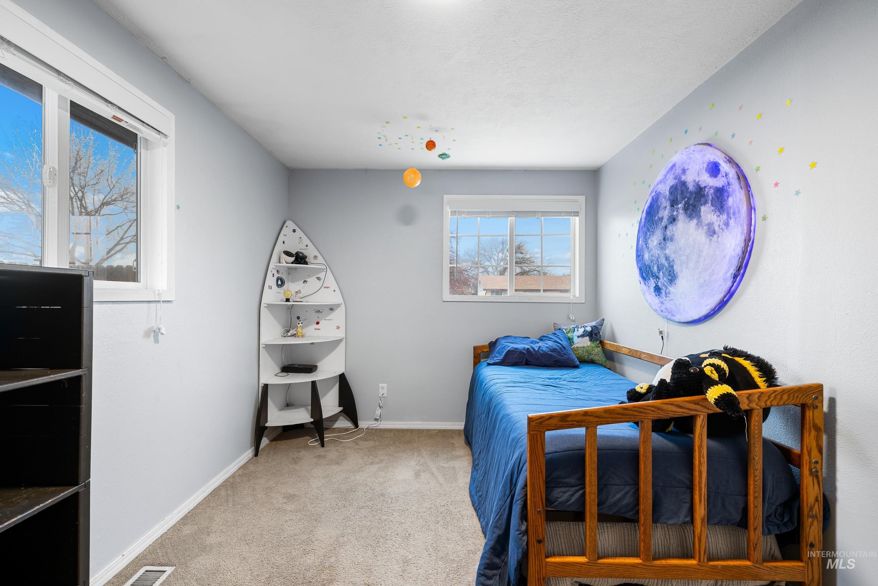 3333 N Pepperwood Dr, Boise, Idaho 83704, 3 Bedrooms, 2 Bathrooms, Residential For Sale, Price $400,000,MLS 98974787