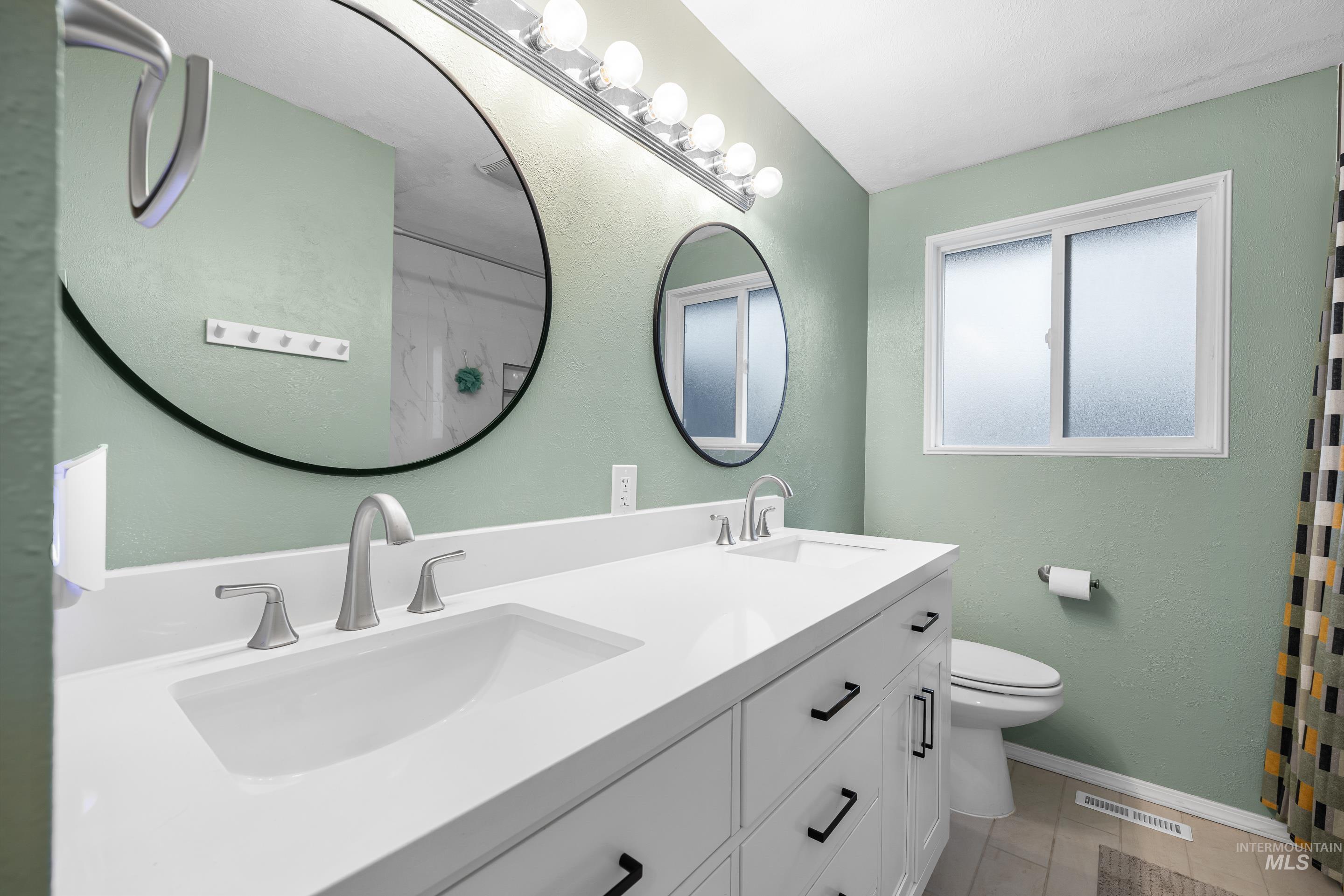 3333 N Pepperwood Dr, Boise, Idaho 83704, 3 Bedrooms, 2 Bathrooms, Residential For Sale, Price $400,000,MLS 98974787