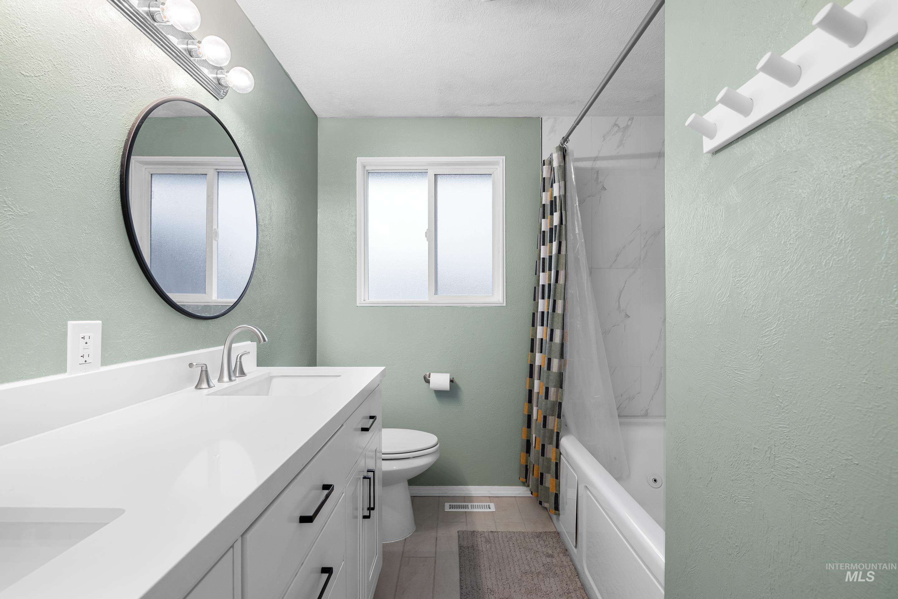 3333 N Pepperwood Dr, Boise, Idaho 83704, 3 Bedrooms, 2 Bathrooms, Residential For Sale, Price $400,000,MLS 98974787