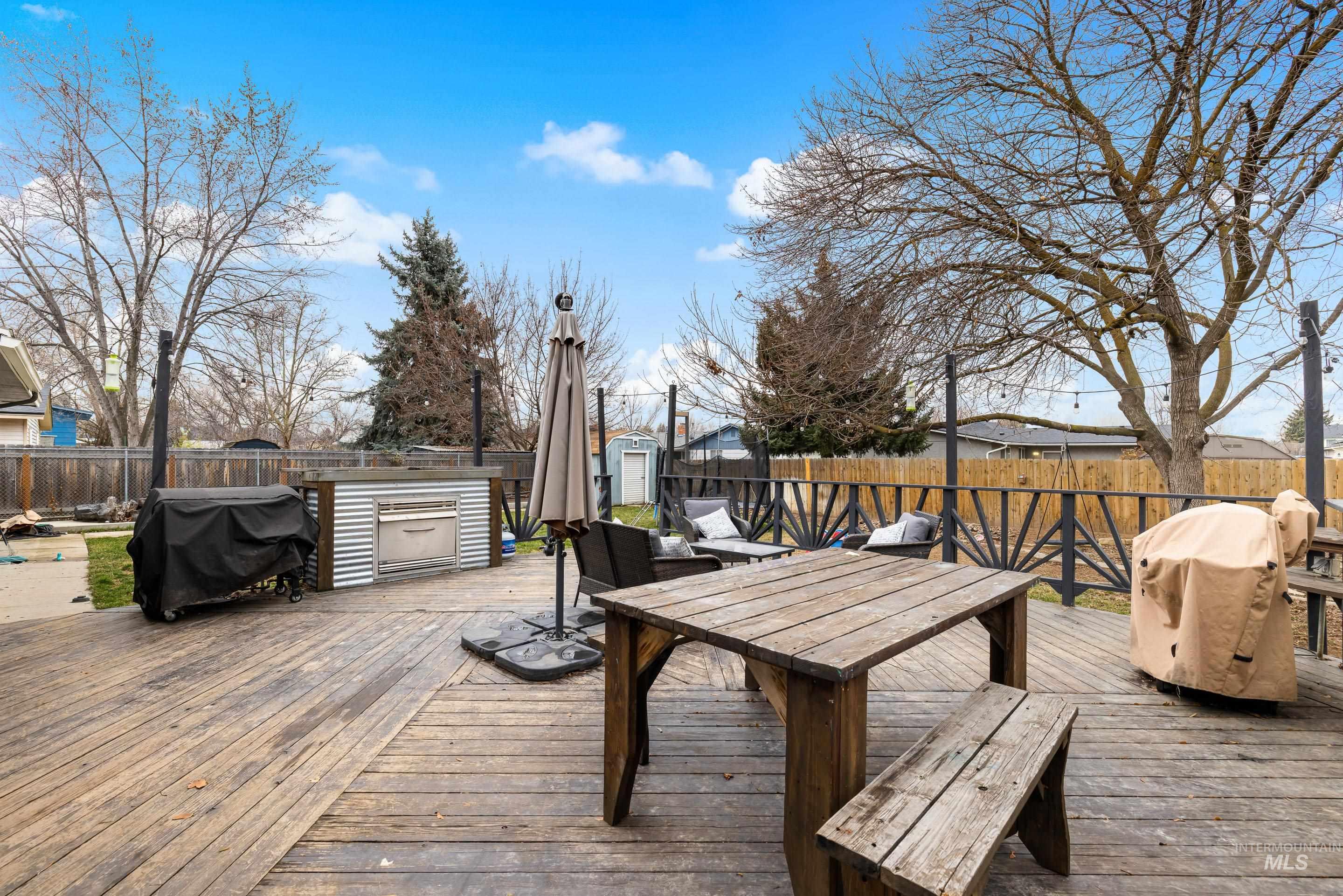 3333 N Pepperwood Dr, Boise, Idaho 83704, 3 Bedrooms, 2 Bathrooms, Residential For Sale, Price $400,000,MLS 98974787