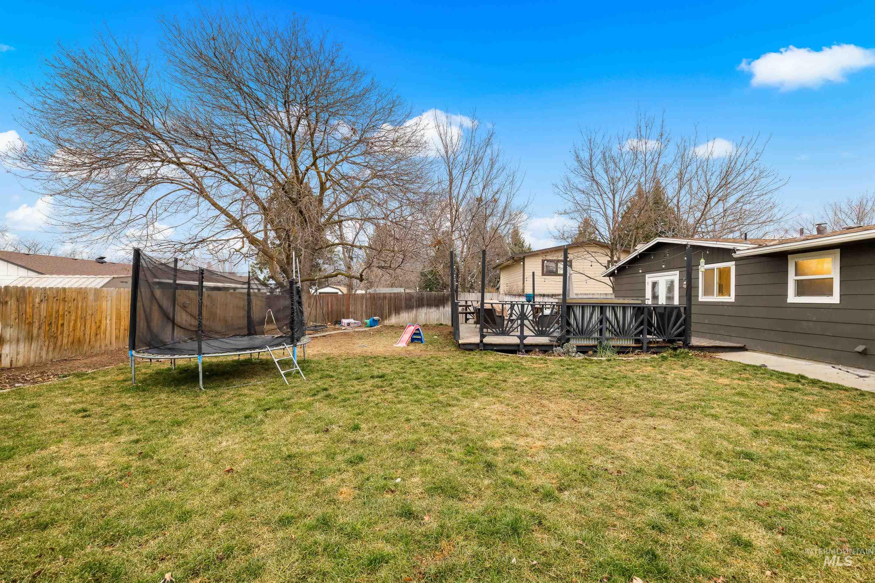 3333 N Pepperwood Dr, Boise, Idaho 83704, 3 Bedrooms, 2 Bathrooms, Residential For Sale, Price $400,000,MLS 98974787