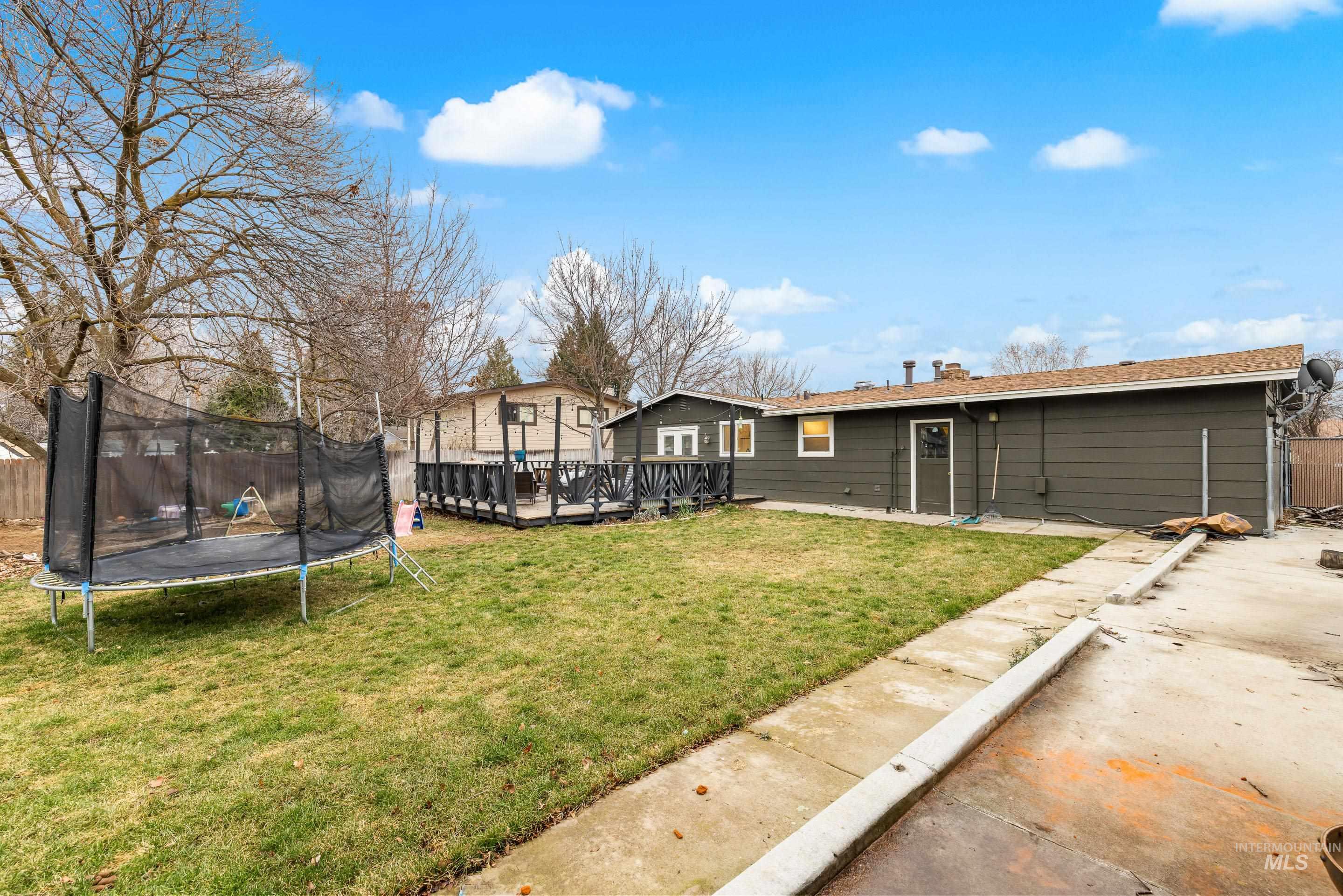 3333 N Pepperwood Dr, Boise, Idaho 83704, 3 Bedrooms, 2 Bathrooms, Residential For Sale, Price $400,000,MLS 98974787