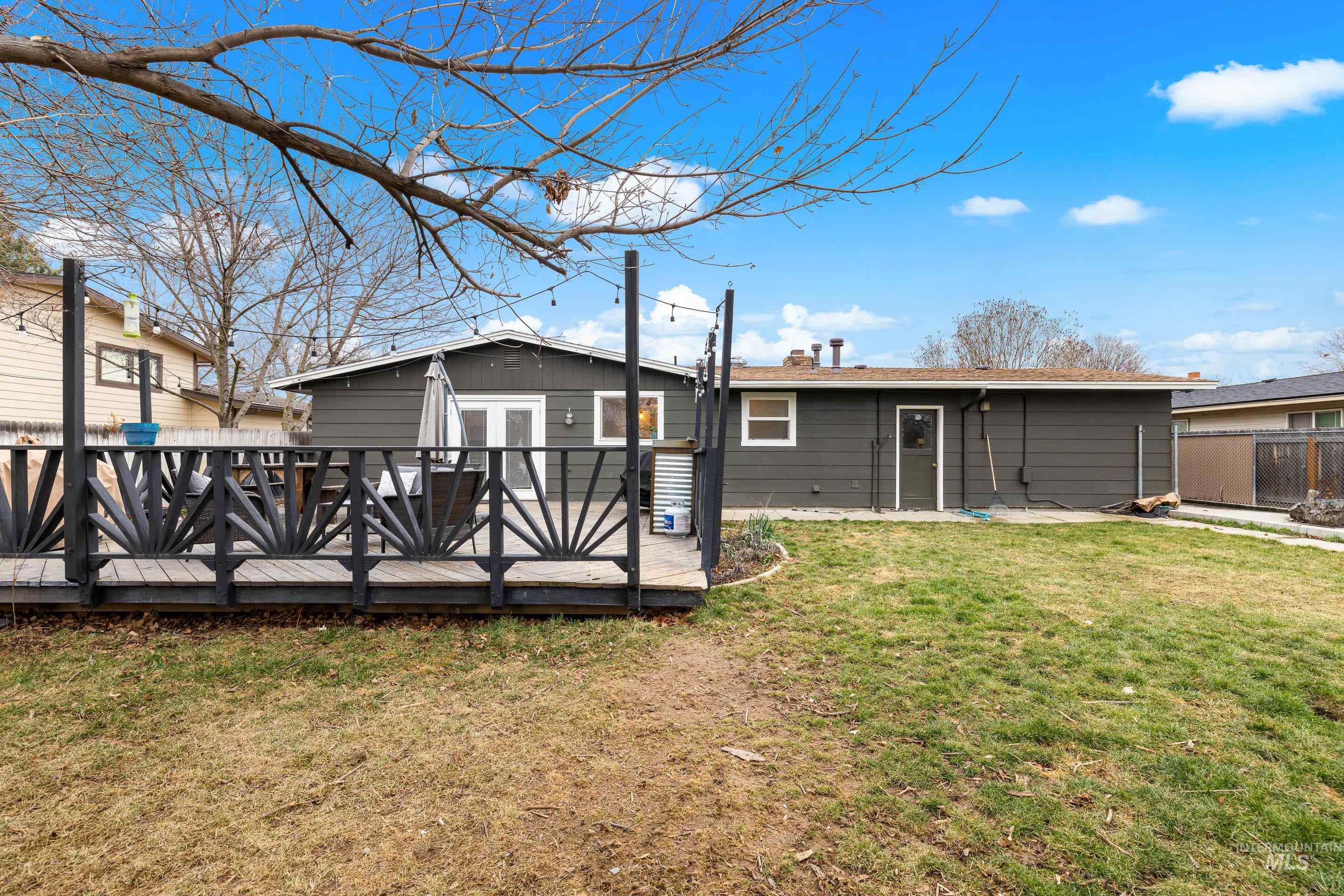 3333 N Pepperwood Dr, Boise, Idaho 83704, 3 Bedrooms, 2 Bathrooms, Residential For Sale, Price $400,000,MLS 98974787