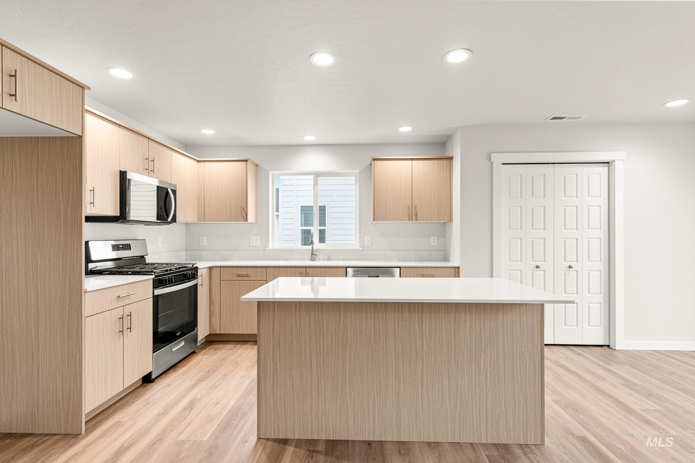 8166 E Cool River Lp, Nampa, Idaho 83687, 5 Bedrooms, 3 Bathrooms, Residential For Sale, Price $519,990, 98974788