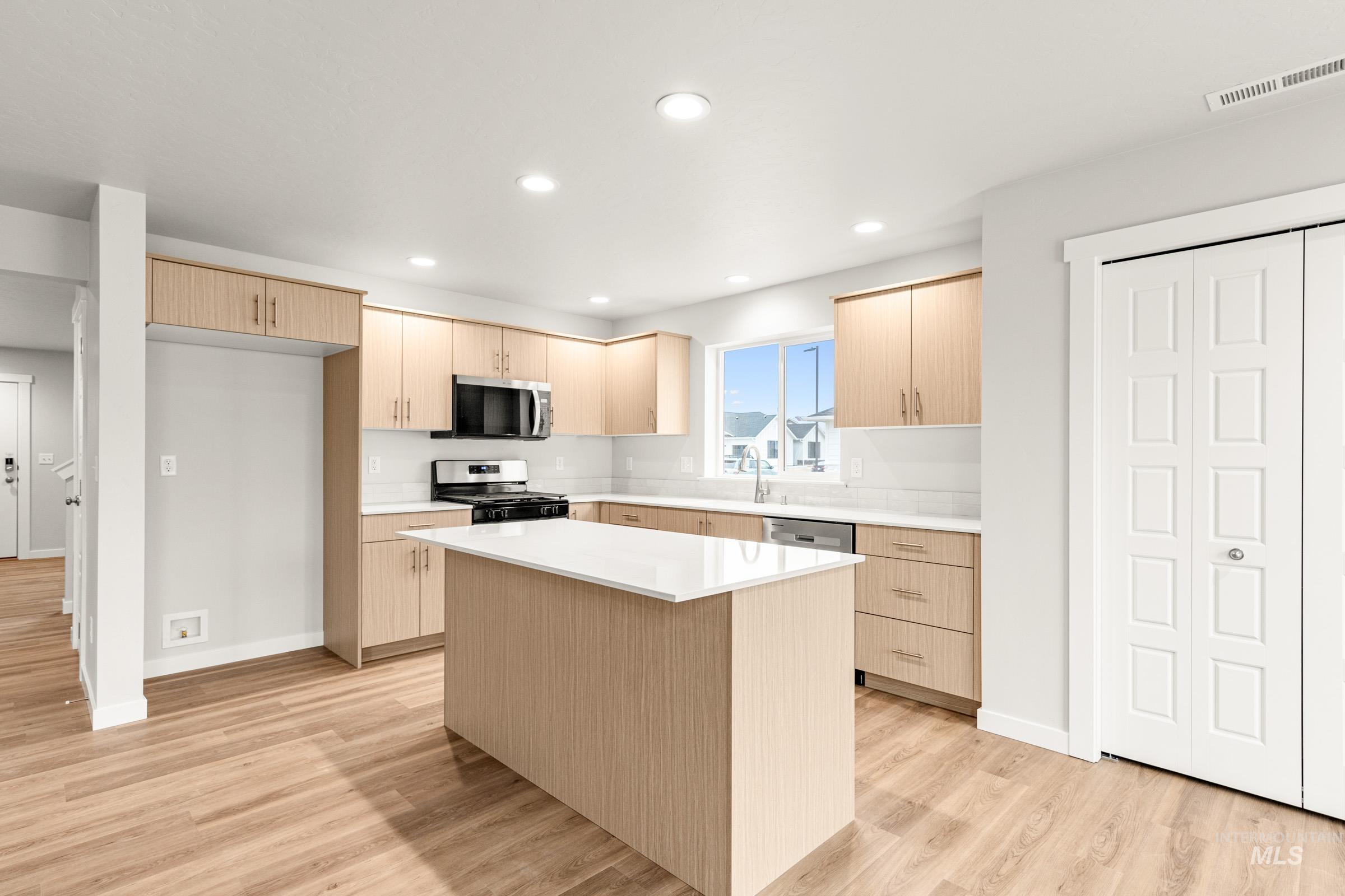 8166 E Cool River Lp, Nampa, Idaho 83687, 5 Bedrooms, 3 Bathrooms, Residential For Sale, Price $519,990, 98974788