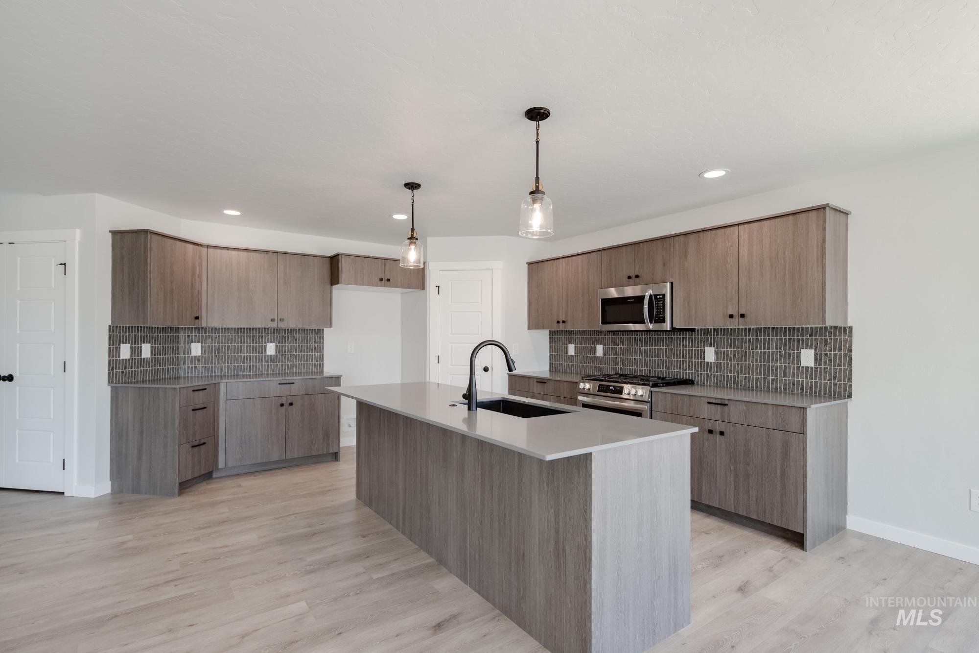 8178 E Cool River Lp, Nampa, Idaho 83687, 4 Bedrooms, 3 Bathrooms, Residential For Sale, Price $594,990,MLS 98974789