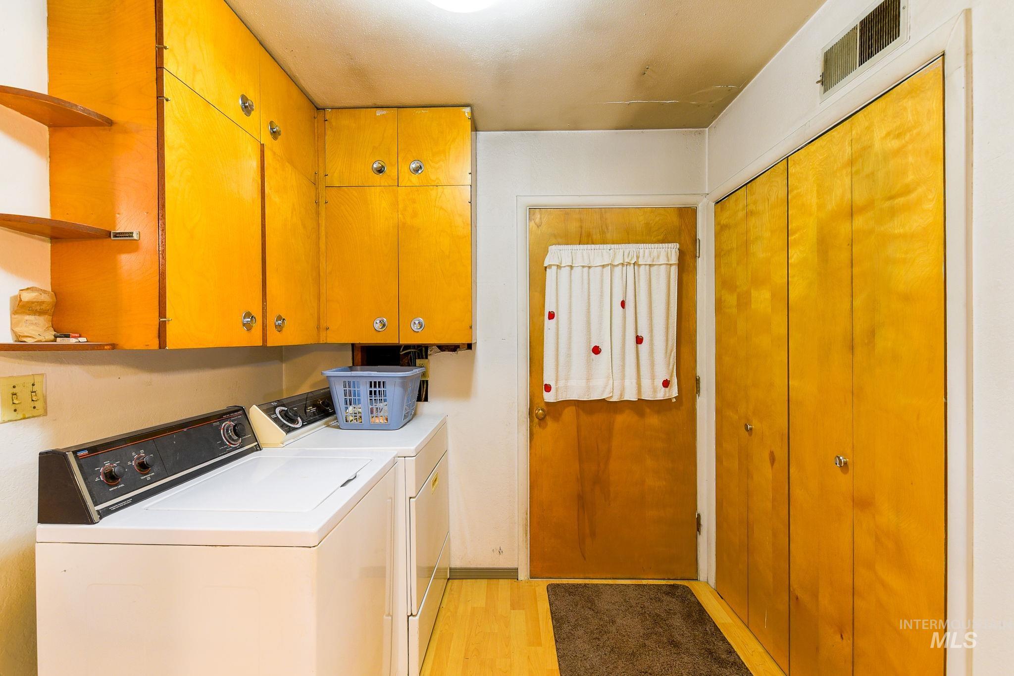 243 N Fir, Genesee, Idaho 83832, 2 Bedrooms, 1 Bathroom, Residential For Sale, Price $279,000,MLS 98974794