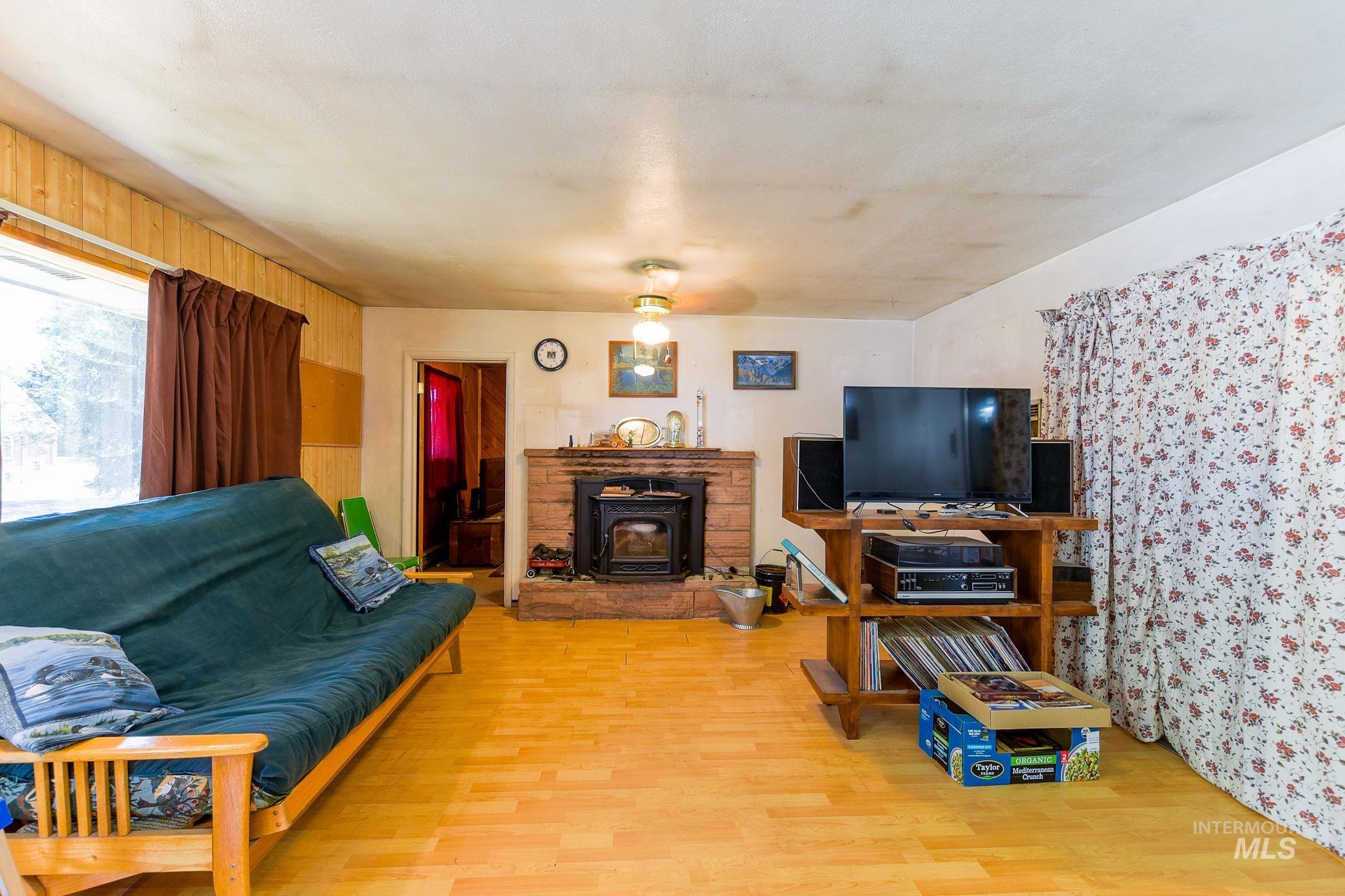 243 N Fir, Genesee, Idaho 83832, 2 Bedrooms, 1 Bathroom, Residential For Sale, Price $279,000,MLS 98974794