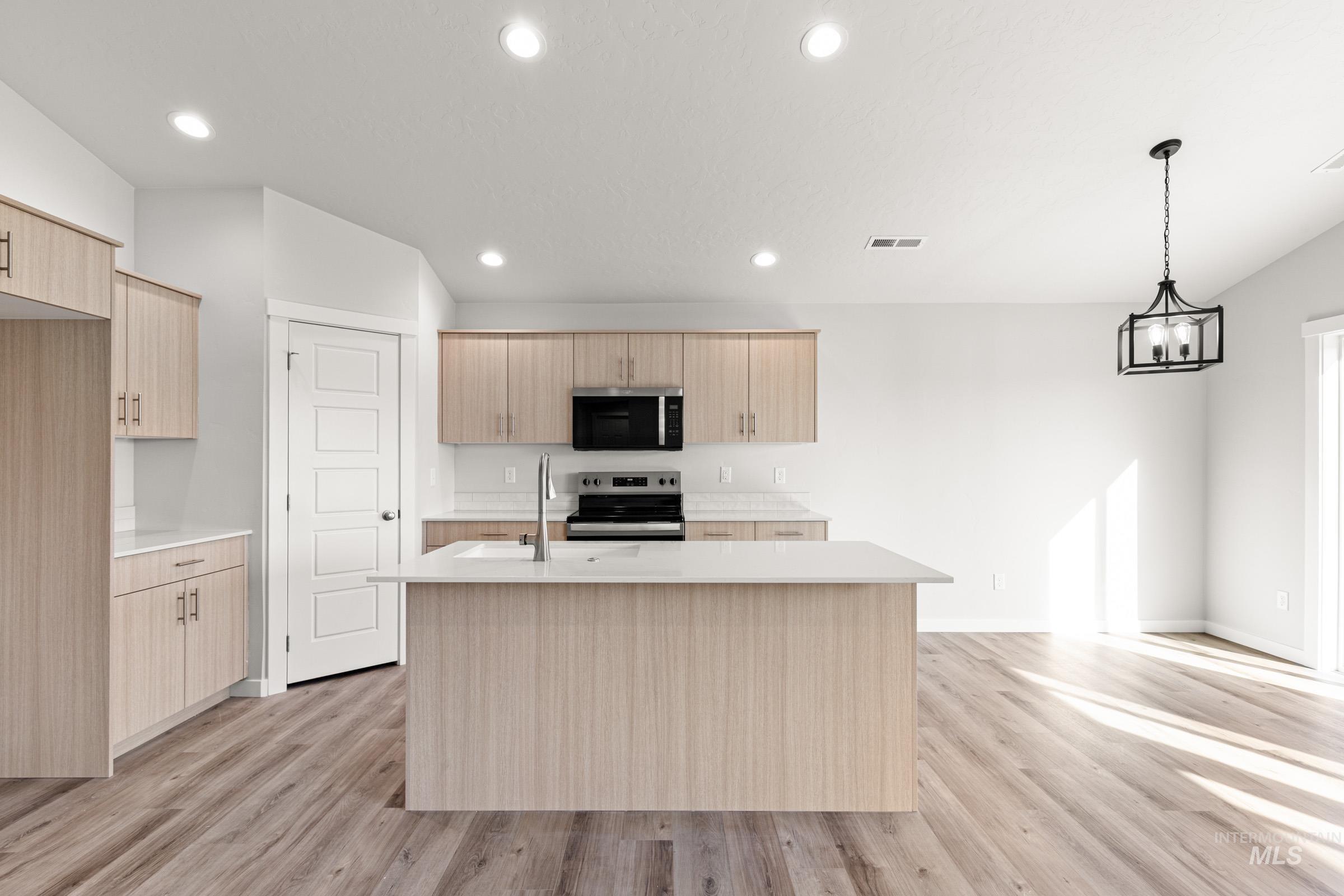 17732 N Boone Peak Ave, Nampa, Idaho 83687, 3 Bedrooms, 2 Bathrooms, Residential For Sale, Price $419,990, 98974800