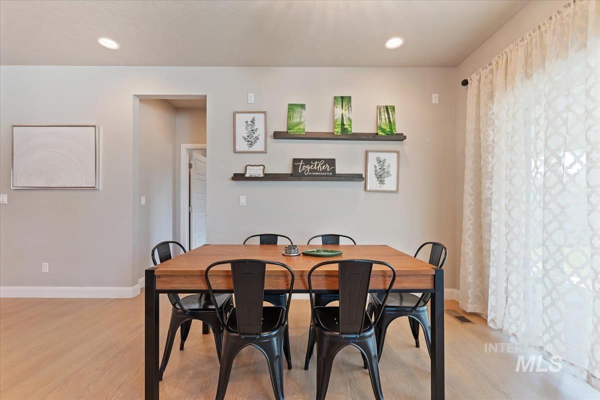 5773 W Riva Capri St, Meridian, Idaho 83646, 3 Bedrooms, 2 Bathrooms, Residential For Sale, Price $490,000, 98974801