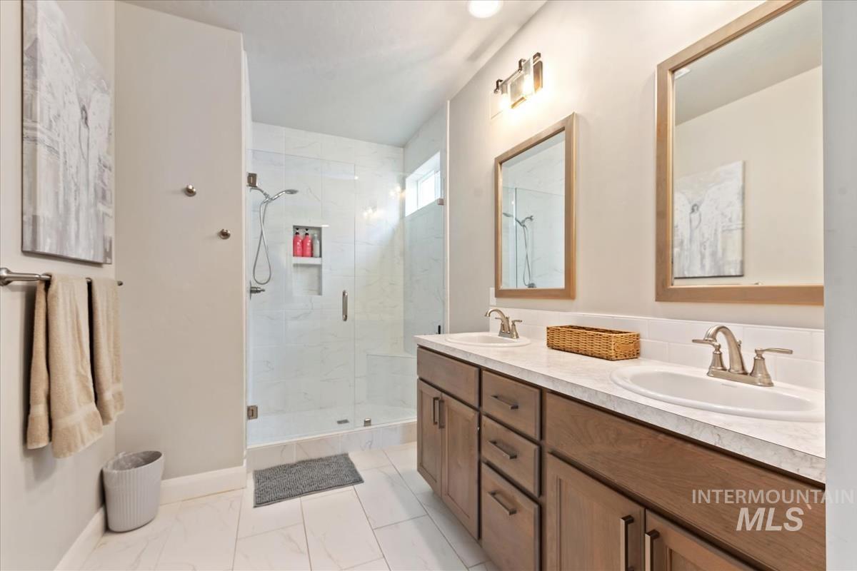 5773 W Riva Capri St, Meridian, Idaho 83646, 3 Bedrooms, 2 Bathrooms, Residential For Sale, Price $490,000, 98974801