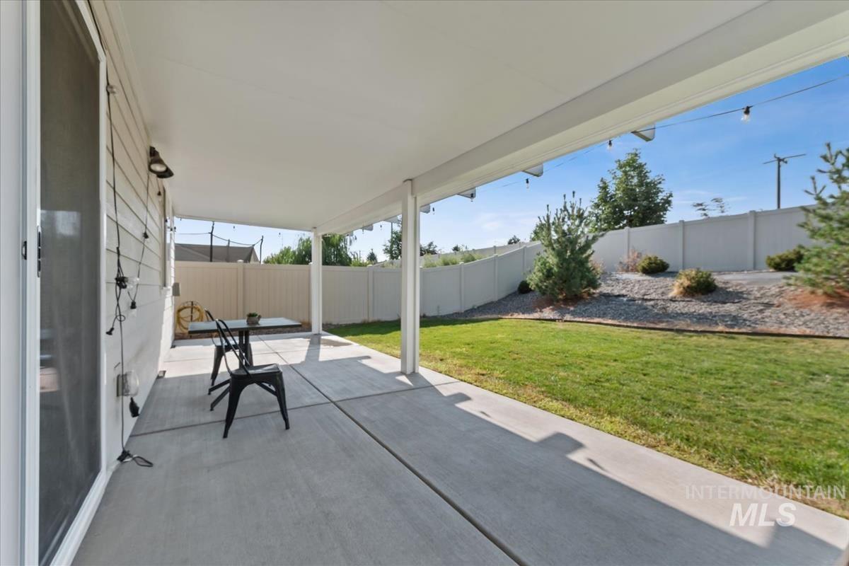 5773 W Riva Capri St, Meridian, Idaho 83646, 3 Bedrooms, 2 Bathrooms, Residential For Sale, Price $490,000, 98974801