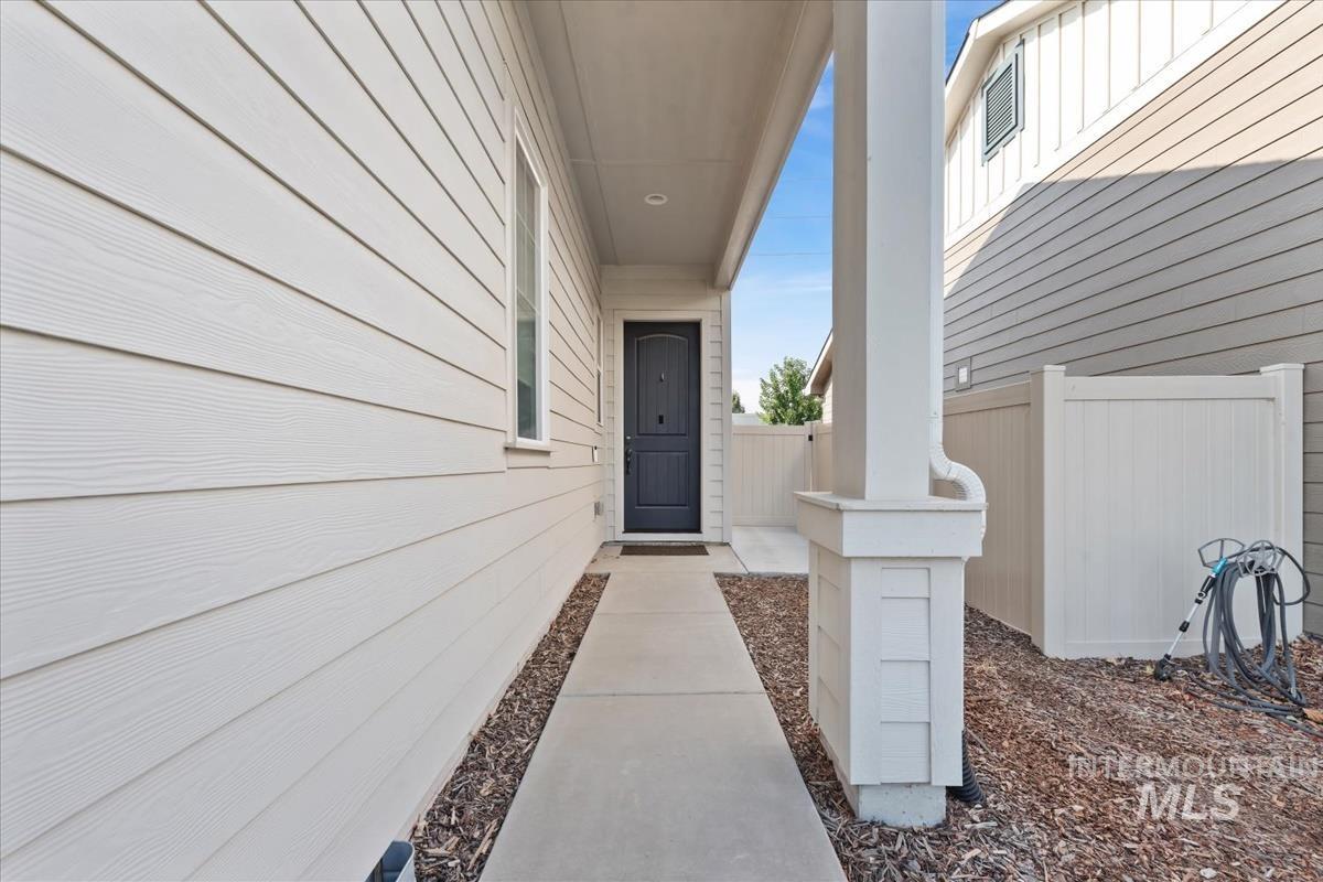 5773 W Riva Capri St, Meridian, Idaho 83646, 3 Bedrooms, 2 Bathrooms, Residential For Sale, Price $490,000, 98974801