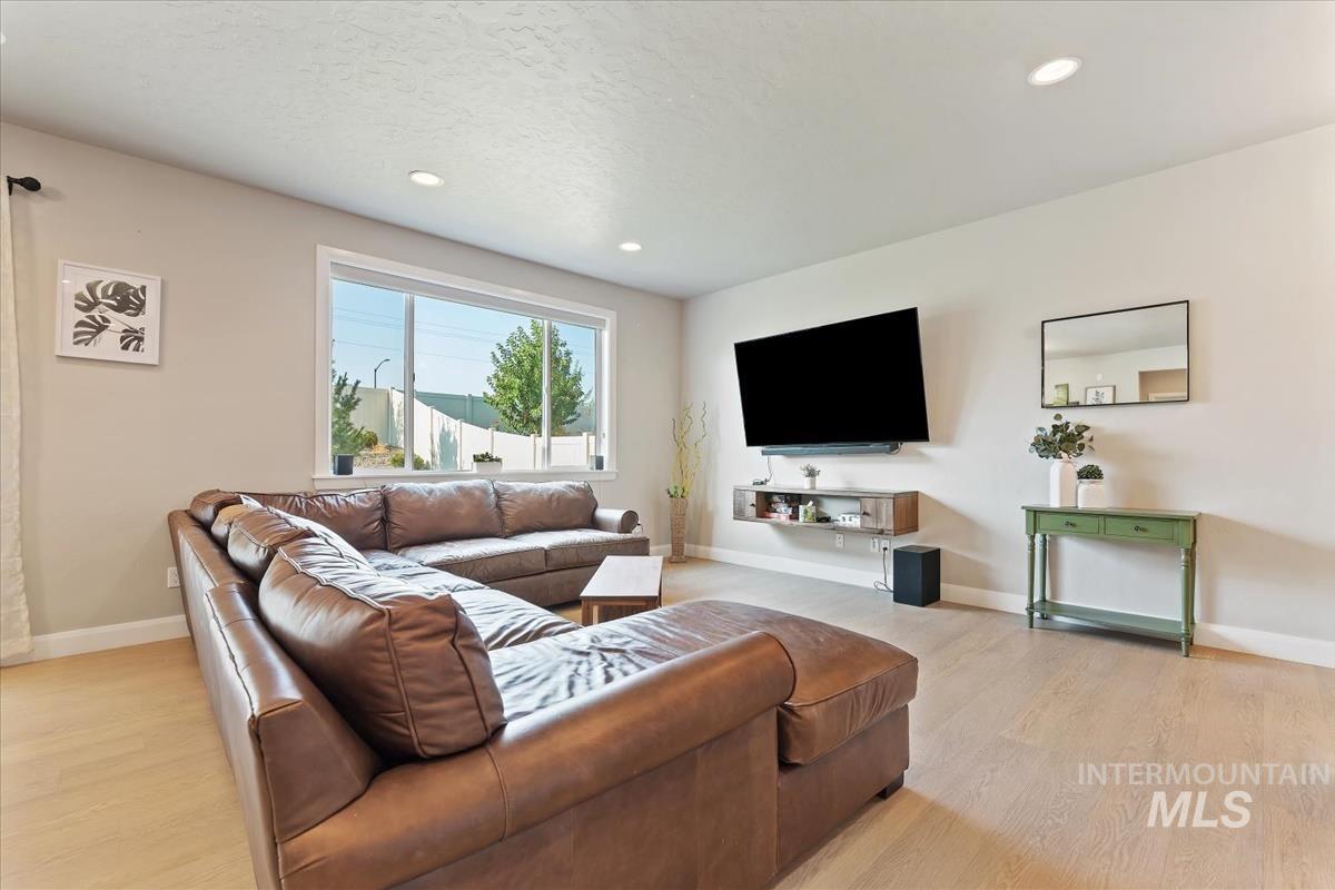 5773 W Riva Capri St, Meridian, Idaho 83646, 3 Bedrooms, 2 Bathrooms, Residential For Sale, Price $490,000, 98974801