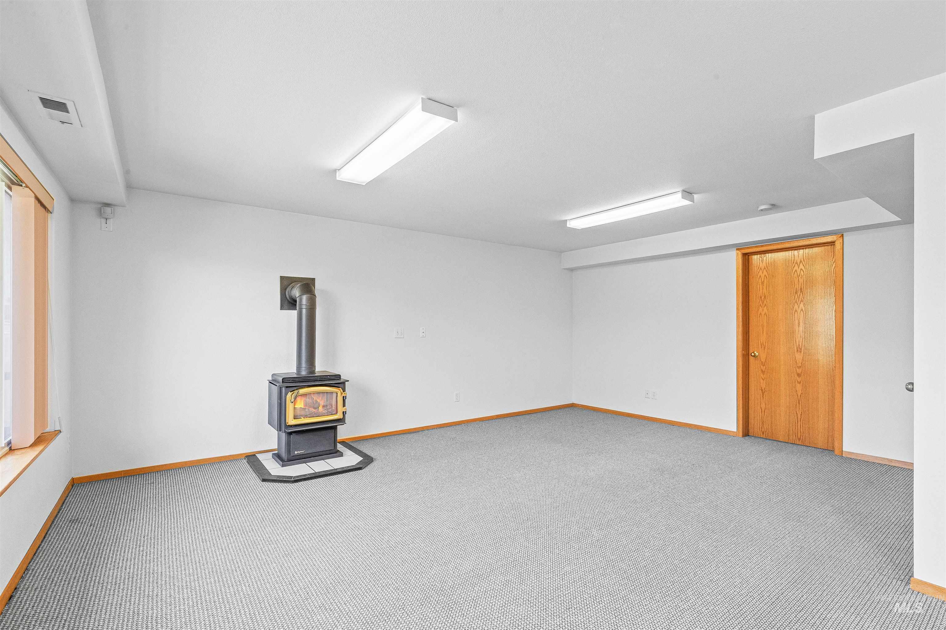 1962 Golfview Dr., Clarkston, Washington 99403, 4 Bedrooms, 3 Bathrooms, Residential For Sale, Price $225,000,MLS 98974811