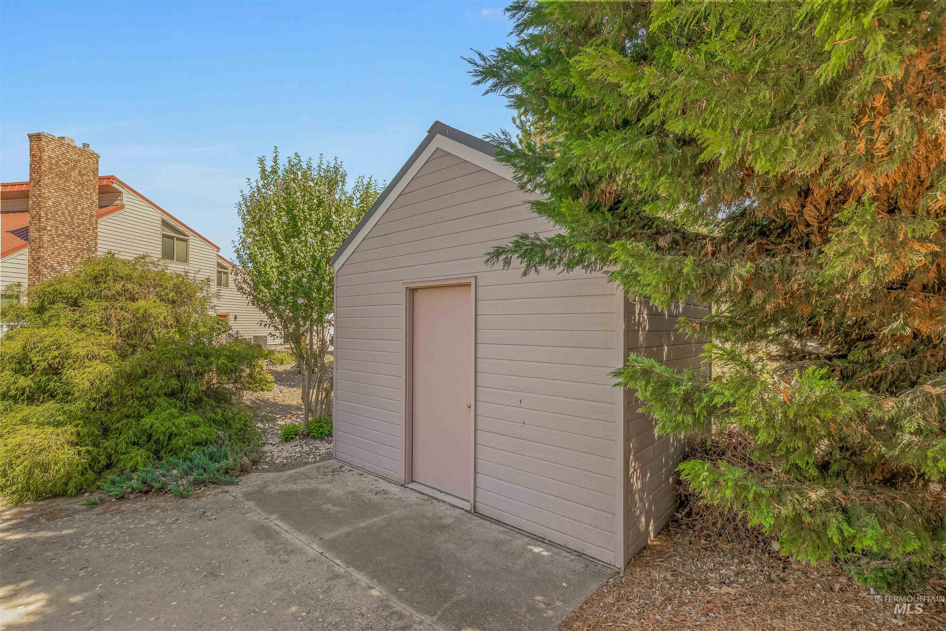 1962 Golfview Dr., Clarkston, Washington 99403, 4 Bedrooms, 3 Bathrooms, Residential For Sale, Price $225,000,MLS 98974811