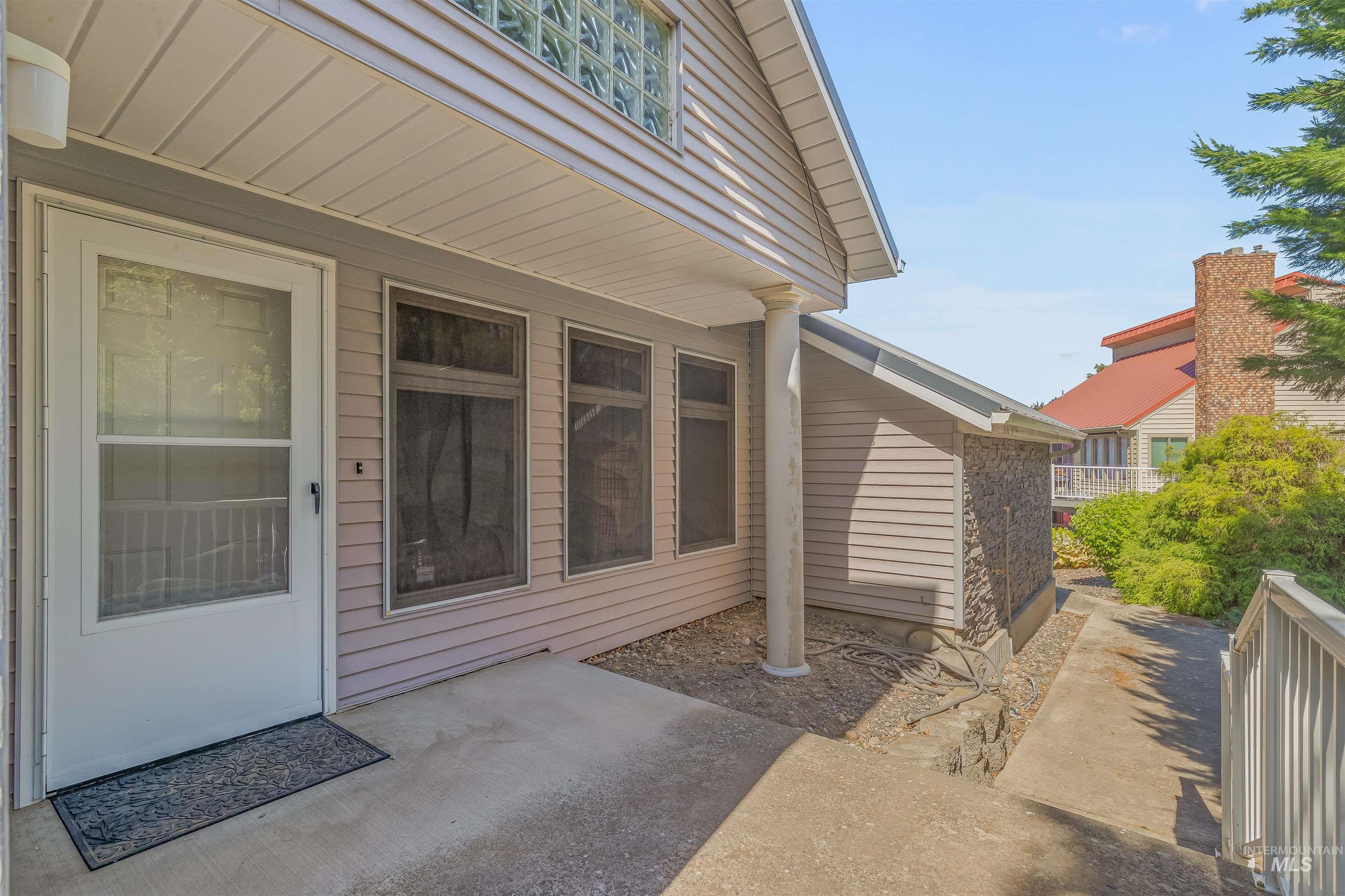 1962 Golfview Dr., Clarkston, Washington 99403, 4 Bedrooms, 3 Bathrooms, Residential For Sale, Price $225,000,MLS 98974811