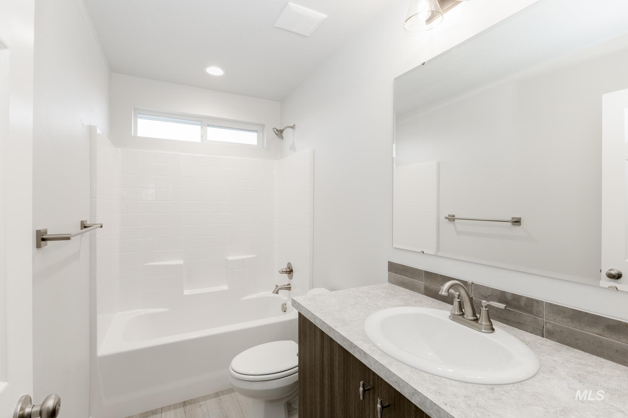 17226 N Swan Springs Pl, Nampa, Idaho 83687, 4 Bedrooms, 3 Bathrooms, Residential For Sale, Price $577,990,MLS 98974817