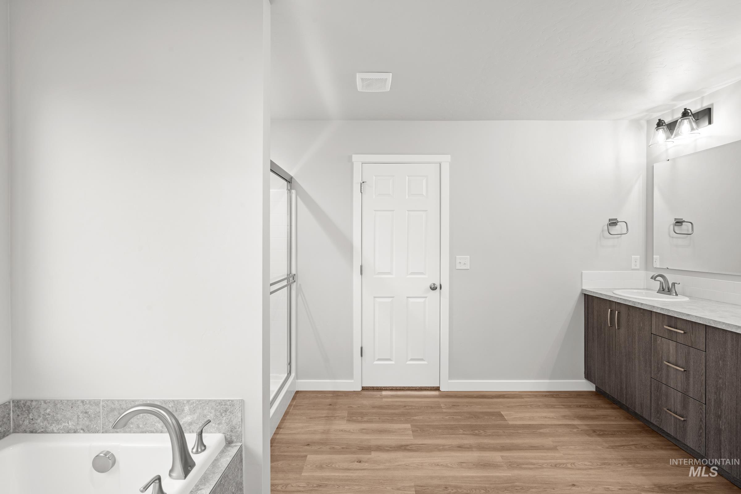 17226 N Swan Springs Pl, Nampa, Idaho 83687, 4 Bedrooms, 3 Bathrooms, Residential For Sale, Price $577,990, 98974817