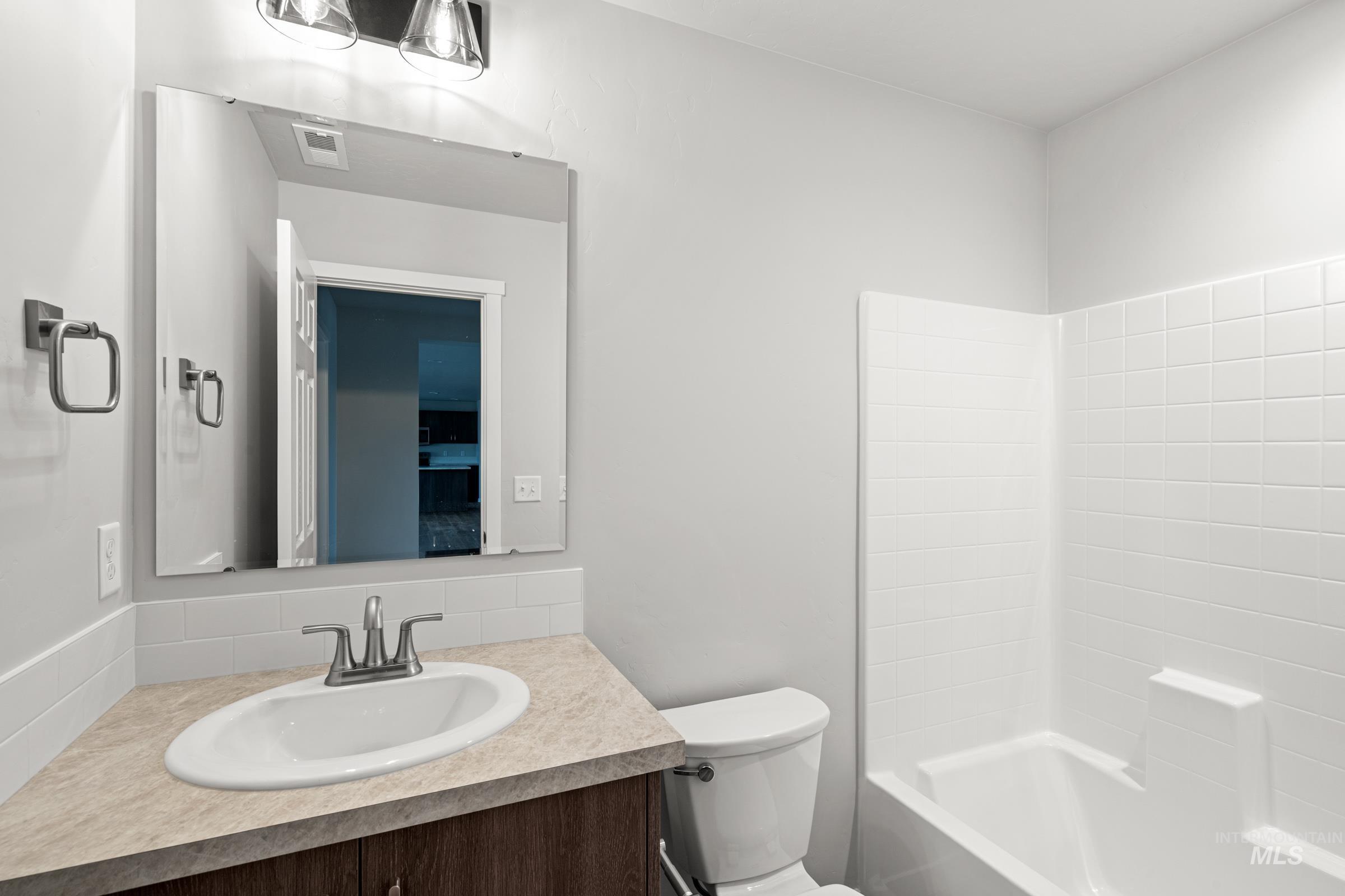 17226 N Swan Springs Pl, Nampa, Idaho 83687, 4 Bedrooms, 3 Bathrooms, Residential For Sale, Price $577,990, 98974817