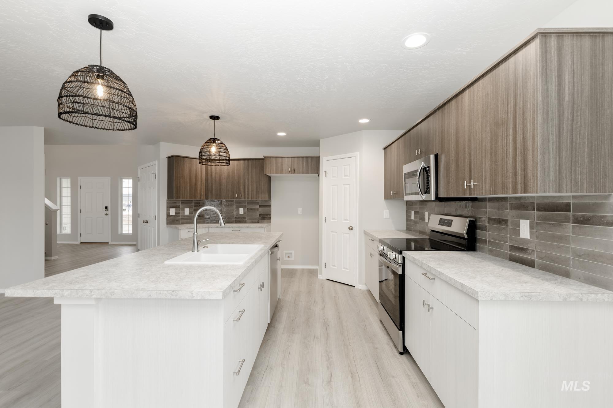 17226 N Swan Springs Pl, Nampa, Idaho 83687, 4 Bedrooms, 3 Bathrooms, Residential For Sale, Price $577,990,MLS 98974817