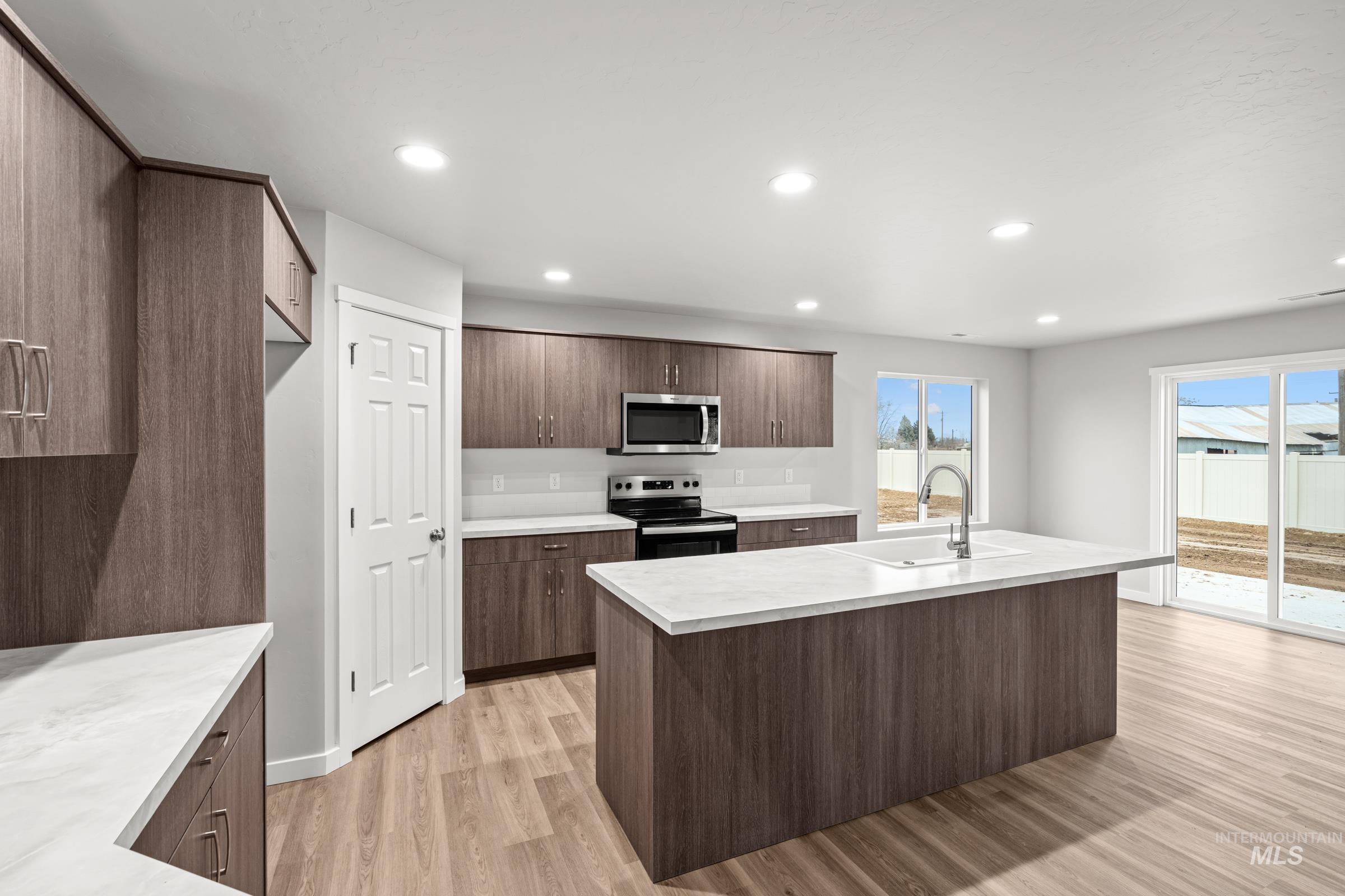 17226 N Swan Springs Pl, Nampa, Idaho 83687, 4 Bedrooms, 3 Bathrooms, Residential For Sale, Price $577,990, 98974817