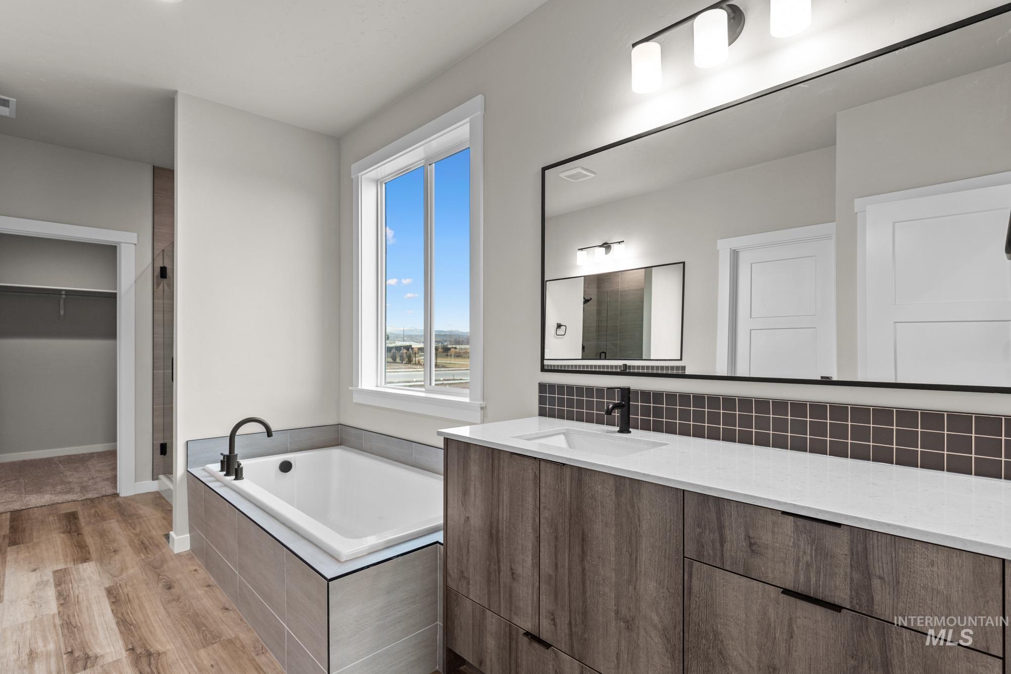 17214 N Swan Springs Pl, Nampa, Idaho 83687, 4 Bedrooms, 3.5 Bathrooms, Residential For Sale, Price $569,990,MLS 98974818