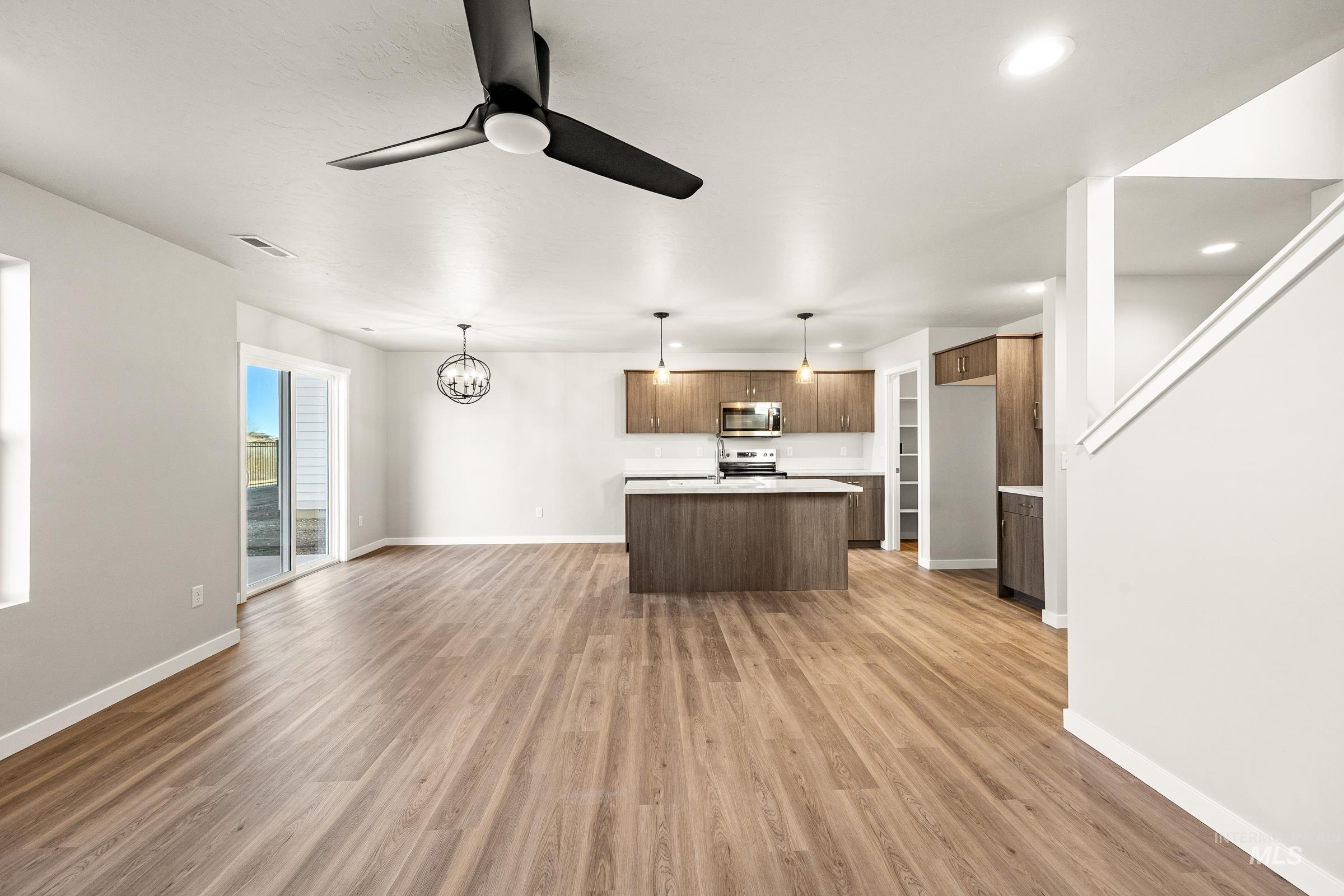 19592 Snowyside Way, Caldwell, Idaho 83605, 3 Bedrooms, 2.5 Bathrooms, Residential For Sale, Price $419,990, 98974819