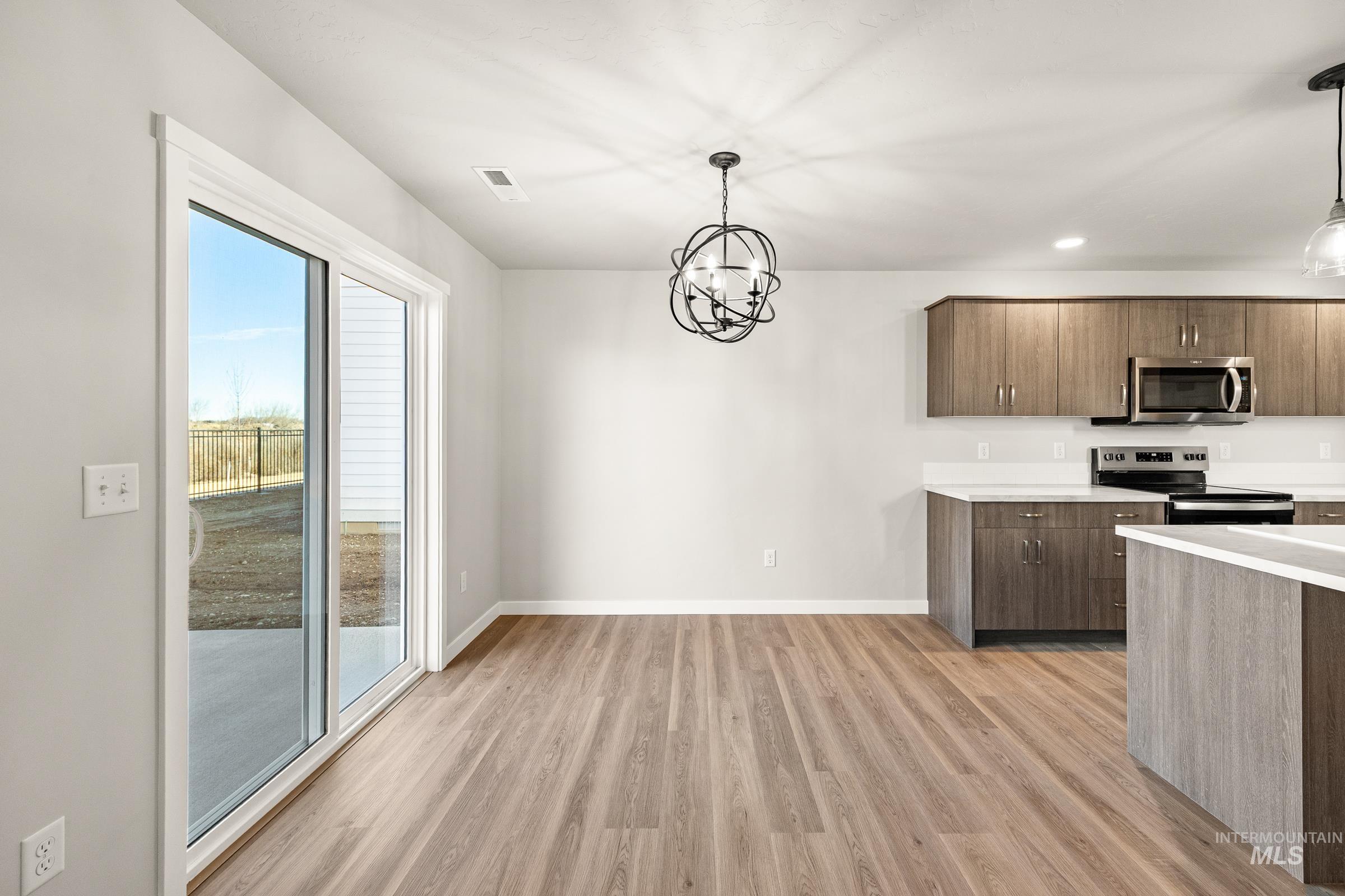 19592 Snowyside Way, Caldwell, Idaho 83605, 3 Bedrooms, 2.5 Bathrooms, Residential For Sale, Price $419,990, 98974819