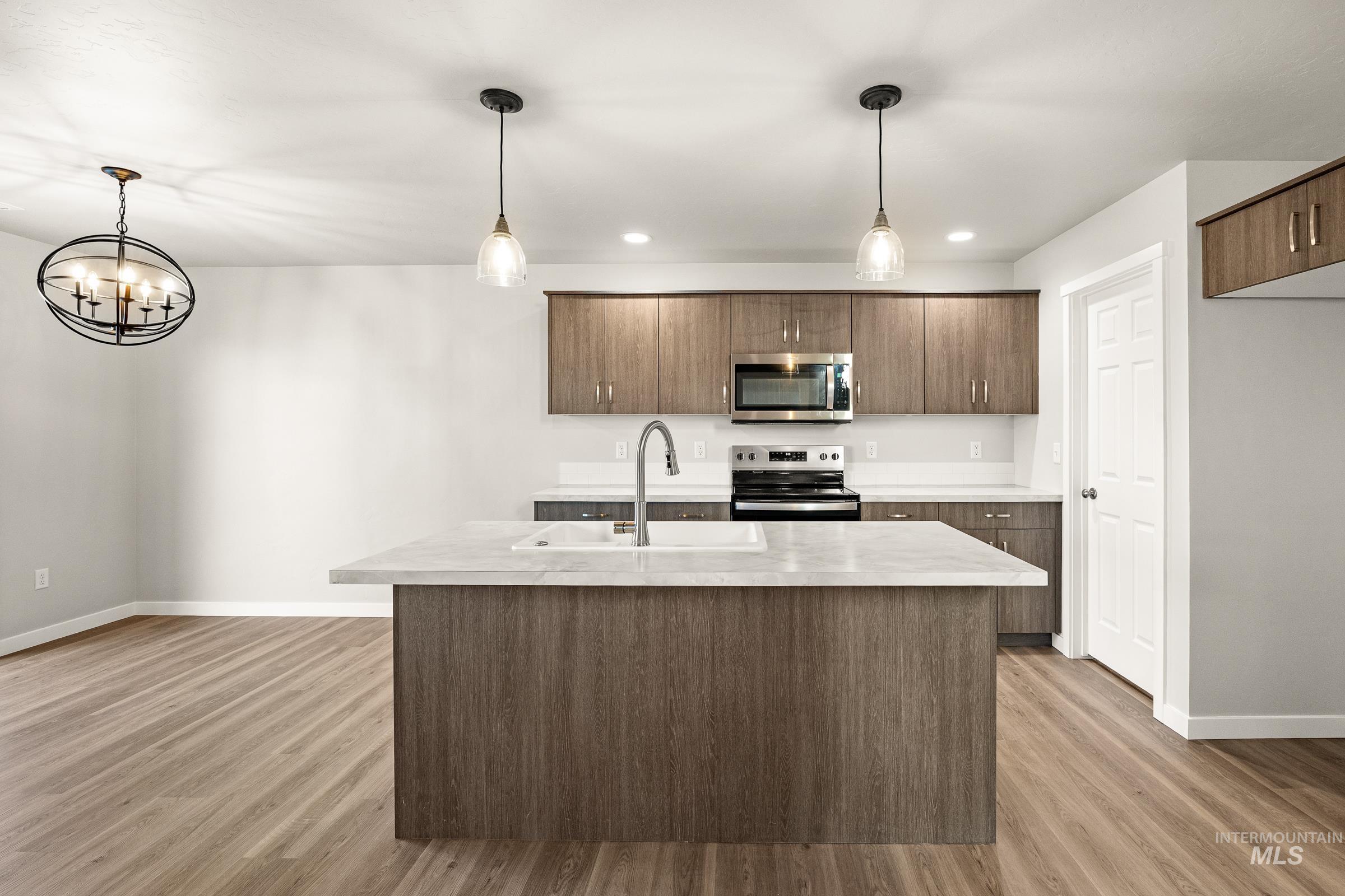 19592 Snowyside Way, Caldwell, Idaho 83605, 3 Bedrooms, 2.5 Bathrooms, Residential For Sale, Price $419,990, 98974819