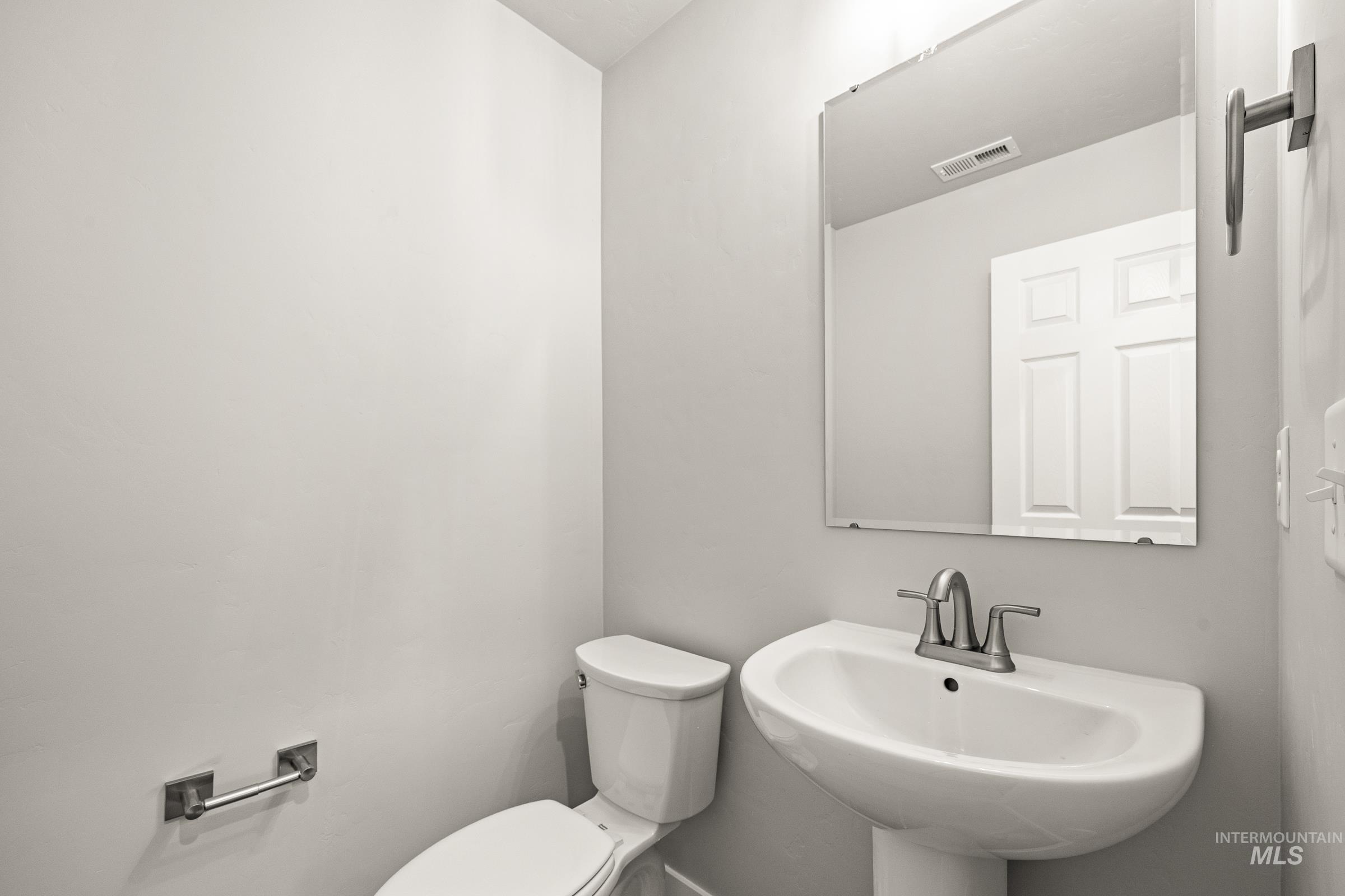 19592 Snowyside Way, Caldwell, Idaho 83605, 3 Bedrooms, 2.5 Bathrooms, Residential For Sale, Price $419,990, 98974819