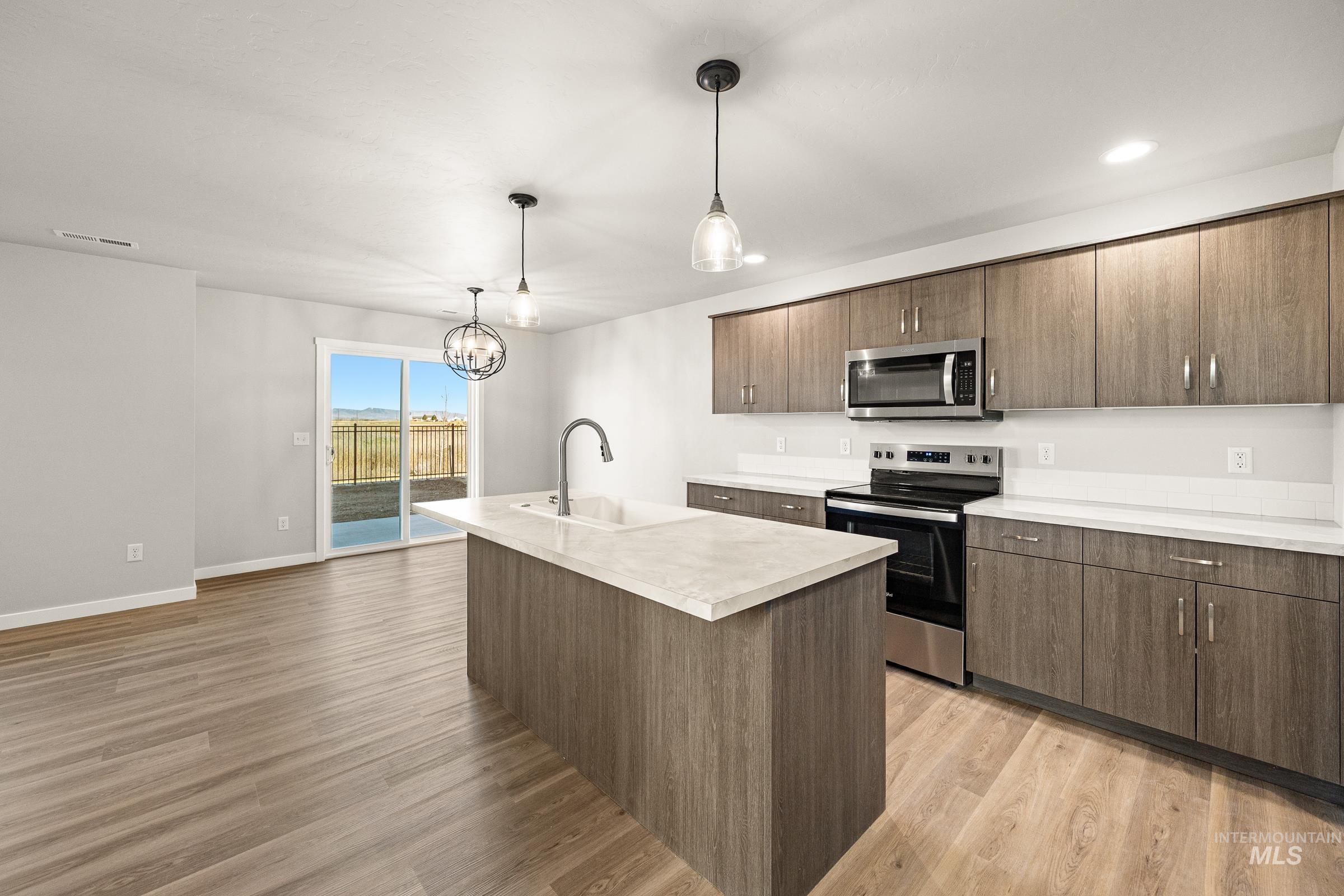 19592 Snowyside Way, Caldwell, Idaho 83605, 3 Bedrooms, 2.5 Bathrooms, Residential For Sale, Price $419,990, 98974819