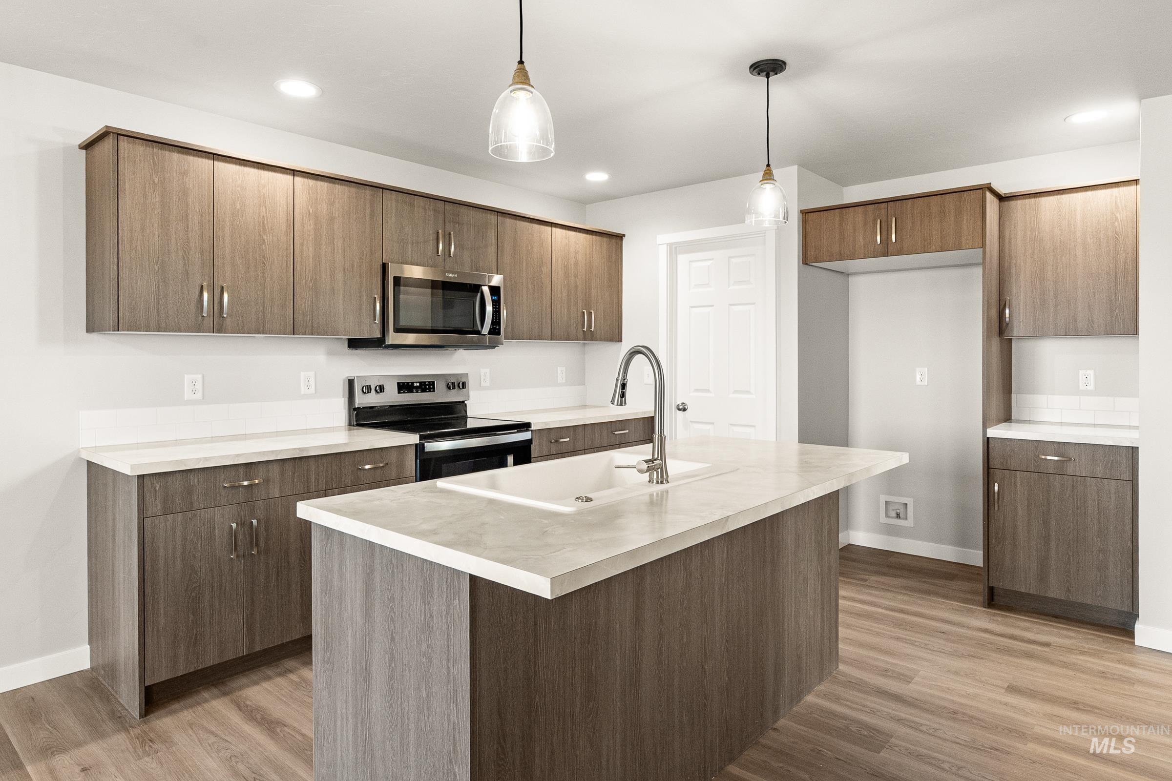 19592 Snowyside Way, Caldwell, Idaho 83605, 3 Bedrooms, 2.5 Bathrooms, Residential For Sale, Price $419,990, 98974819