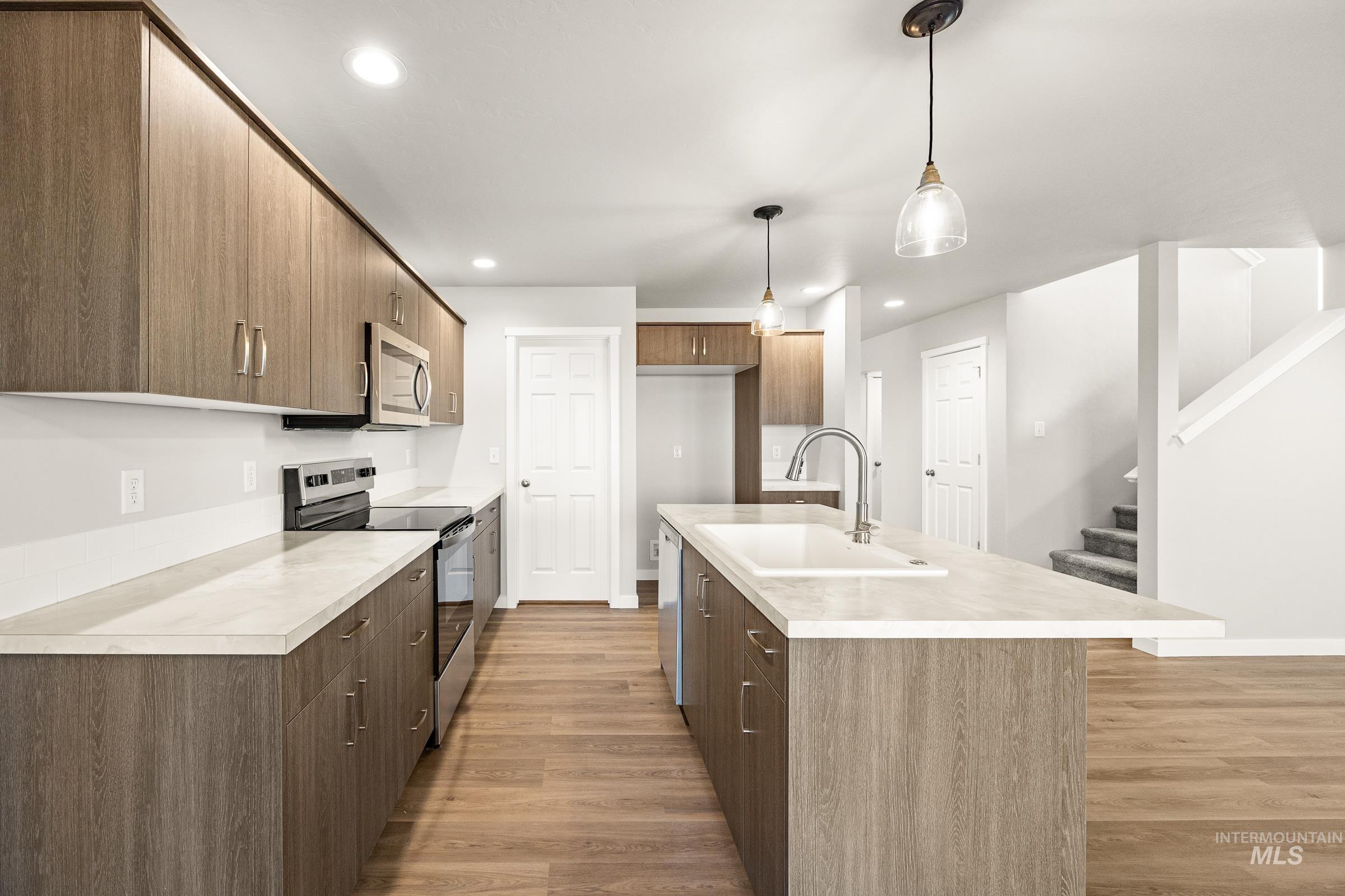 19592 Snowyside Way, Caldwell, Idaho 83605, 3 Bedrooms, 2.5 Bathrooms, Residential For Sale, Price $419,990, 98974819