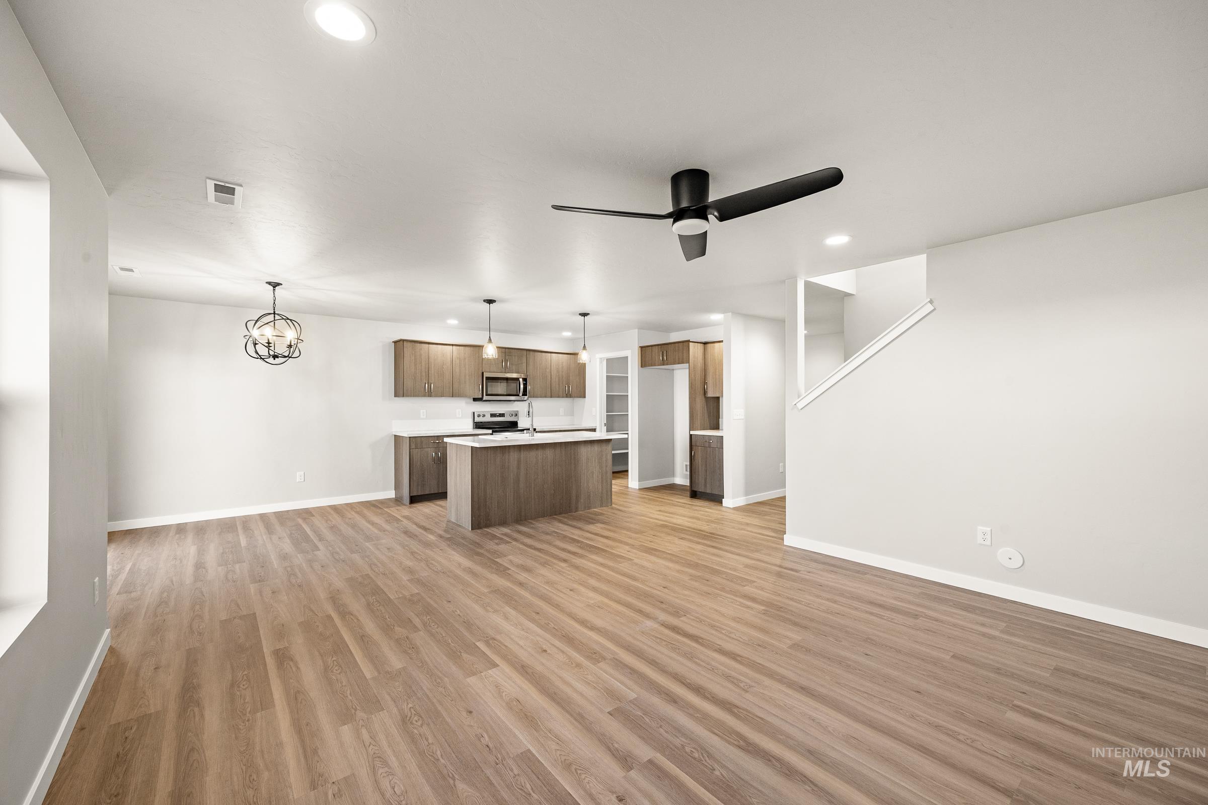 19592 Snowyside Way, Caldwell, Idaho 83605, 3 Bedrooms, 2.5 Bathrooms, Residential For Sale, Price $419,990, 98974819