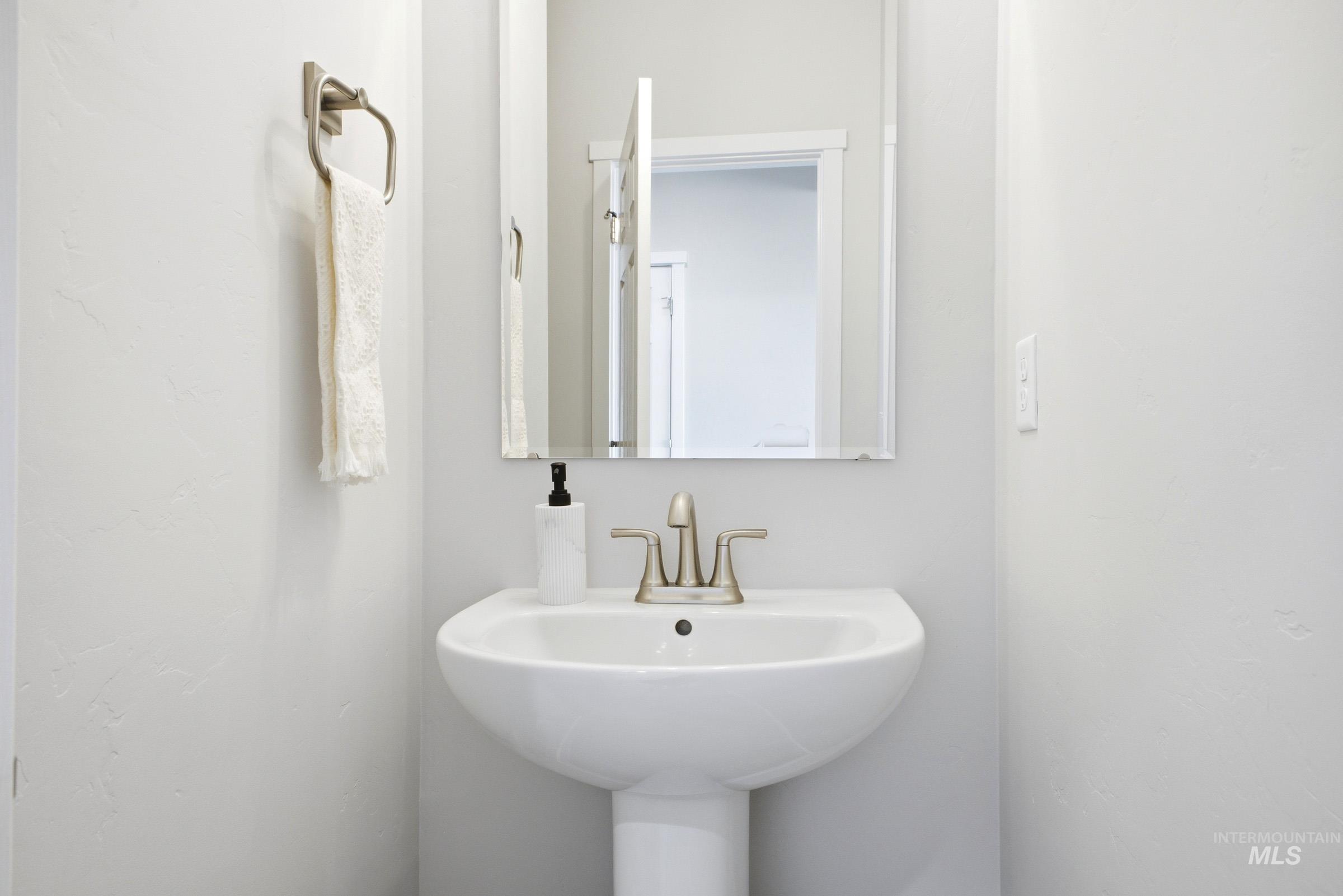 1641 Dyer St, Middleton, Idaho 83644, 4 Bedrooms, 2.5 Bathrooms, Residential For Sale, Price $589,990,MLS 98974821