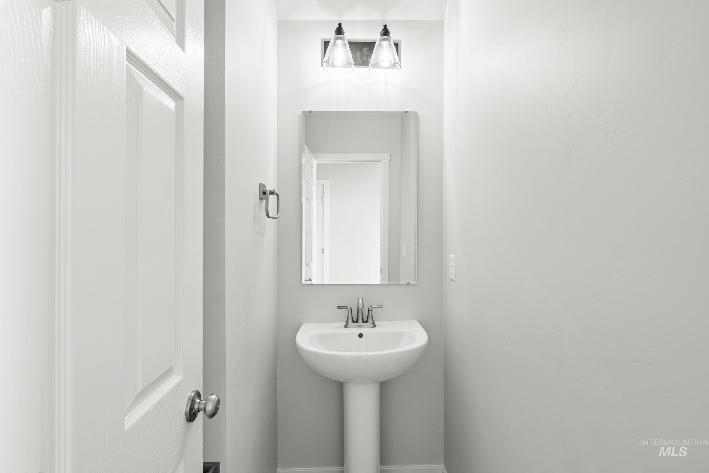 1641 Dyer St, Middleton, Idaho 83644, 4 Bedrooms, 2.5 Bathrooms, Residential For Sale, Price $589,990, 98974821