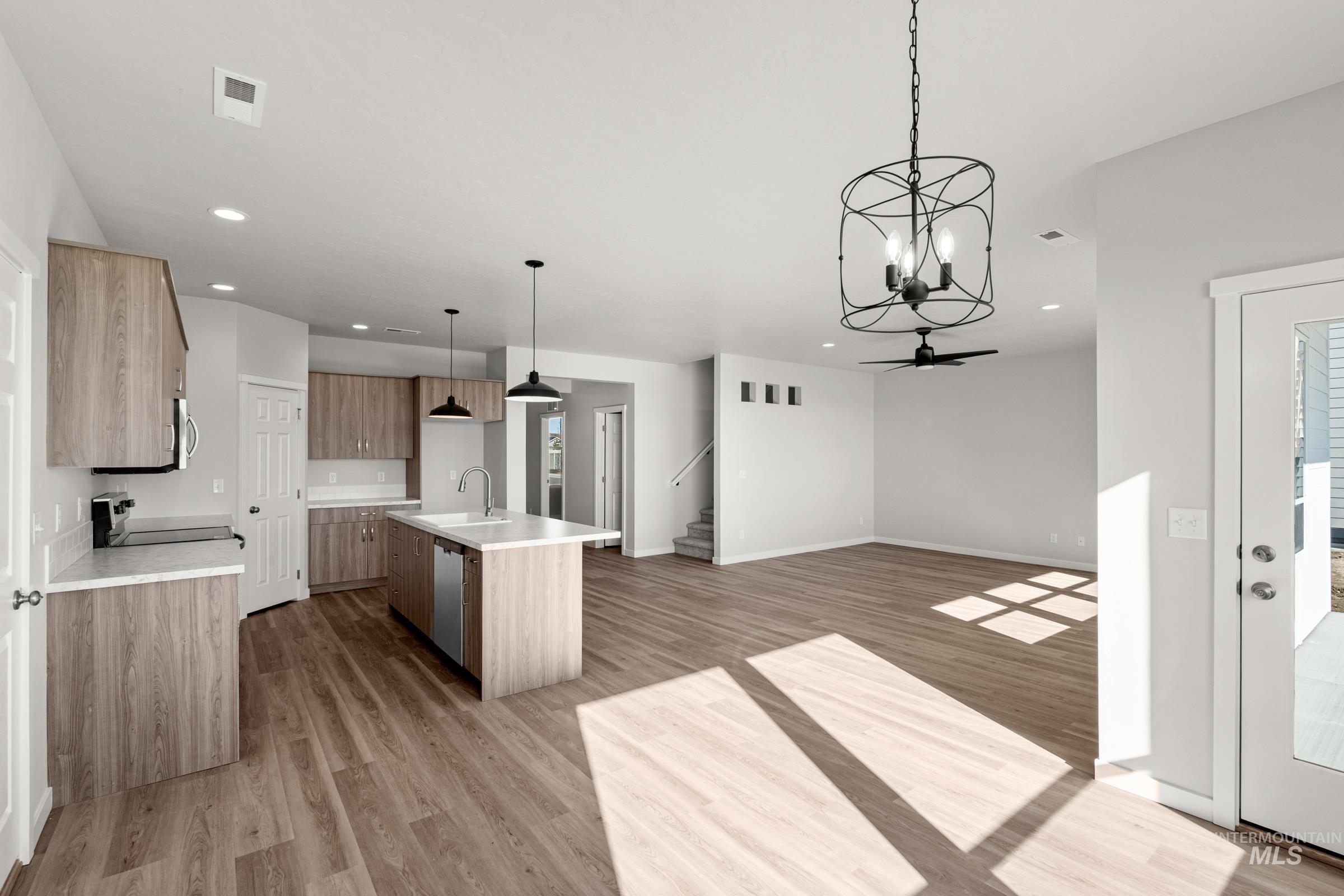 1641 Dyer St, Middleton, Idaho 83644, 4 Bedrooms, 2.5 Bathrooms, Residential For Sale, Price $589,990, 98974821