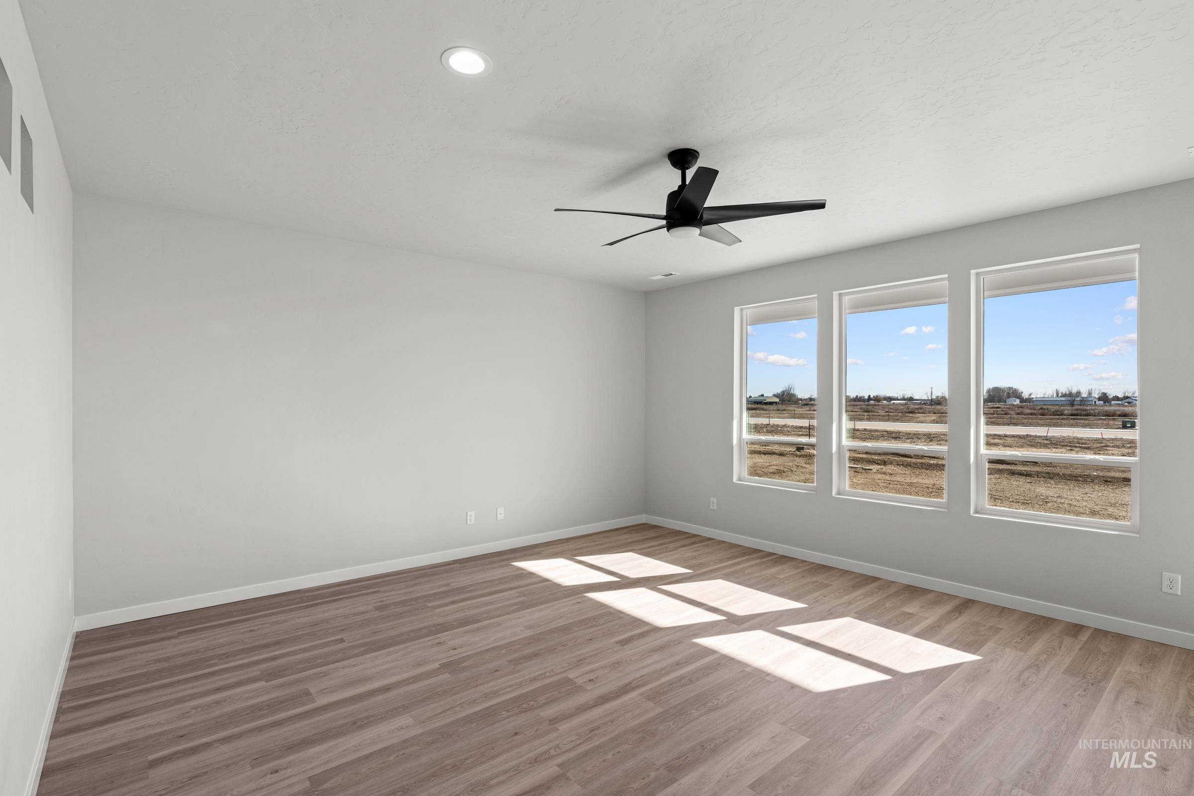 1641 Dyer St, Middleton, Idaho 83644, 4 Bedrooms, 2.5 Bathrooms, Residential For Sale, Price $589,990, 98974821