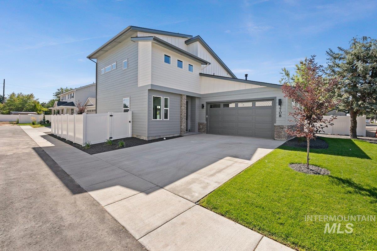 3752 Jackie Lane, Boise, Idaho 83704, 3 Bedrooms, 2.5 Bathrooms, Residential For Sale, Price $573,500,MLS 98974822