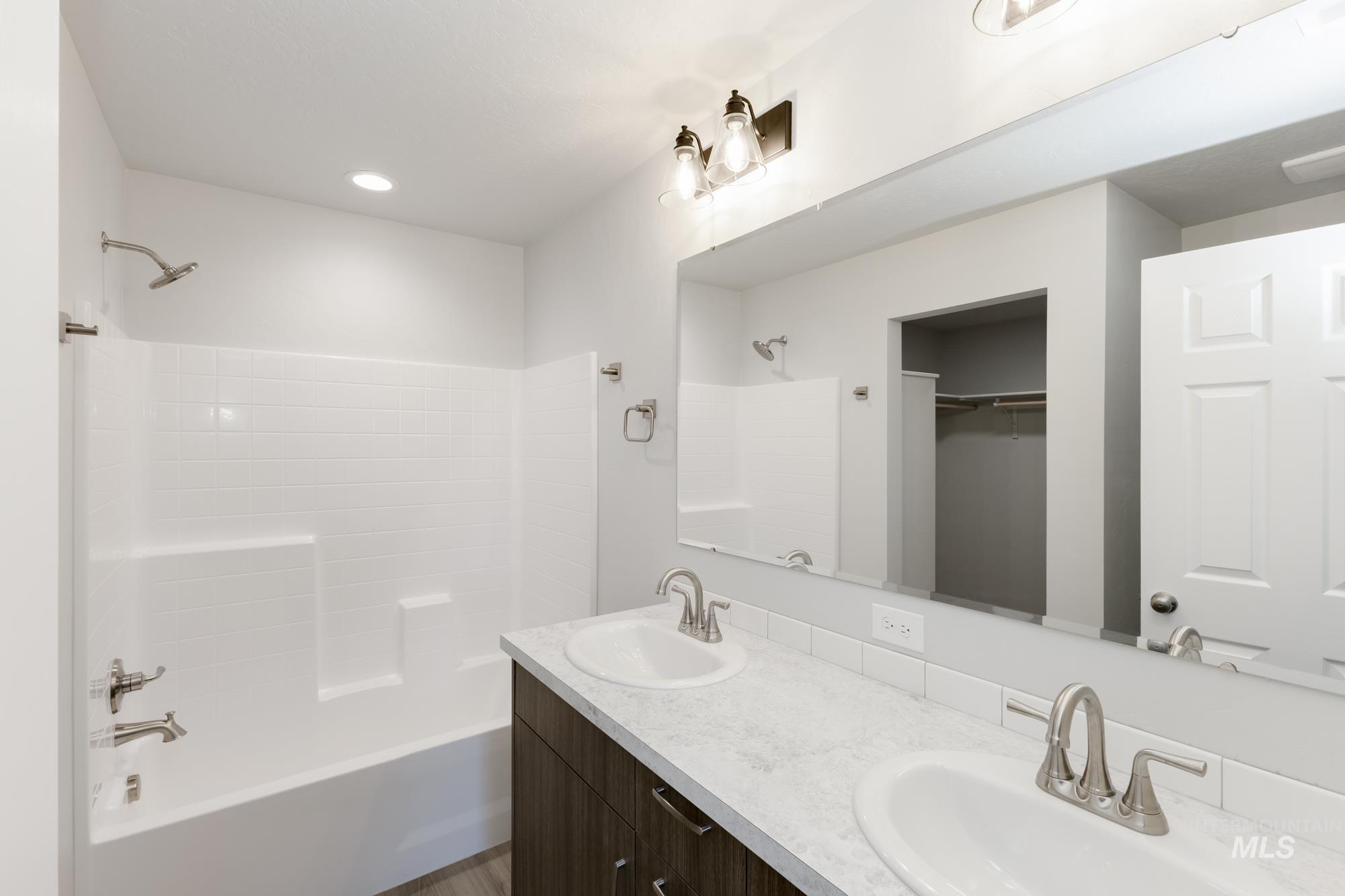 5456 S Bittercreek Ave, Meridian, Idaho 83642, 3 Bedrooms, 2 Bathrooms, Residential For Sale, Price $404,990,MLS 98974823