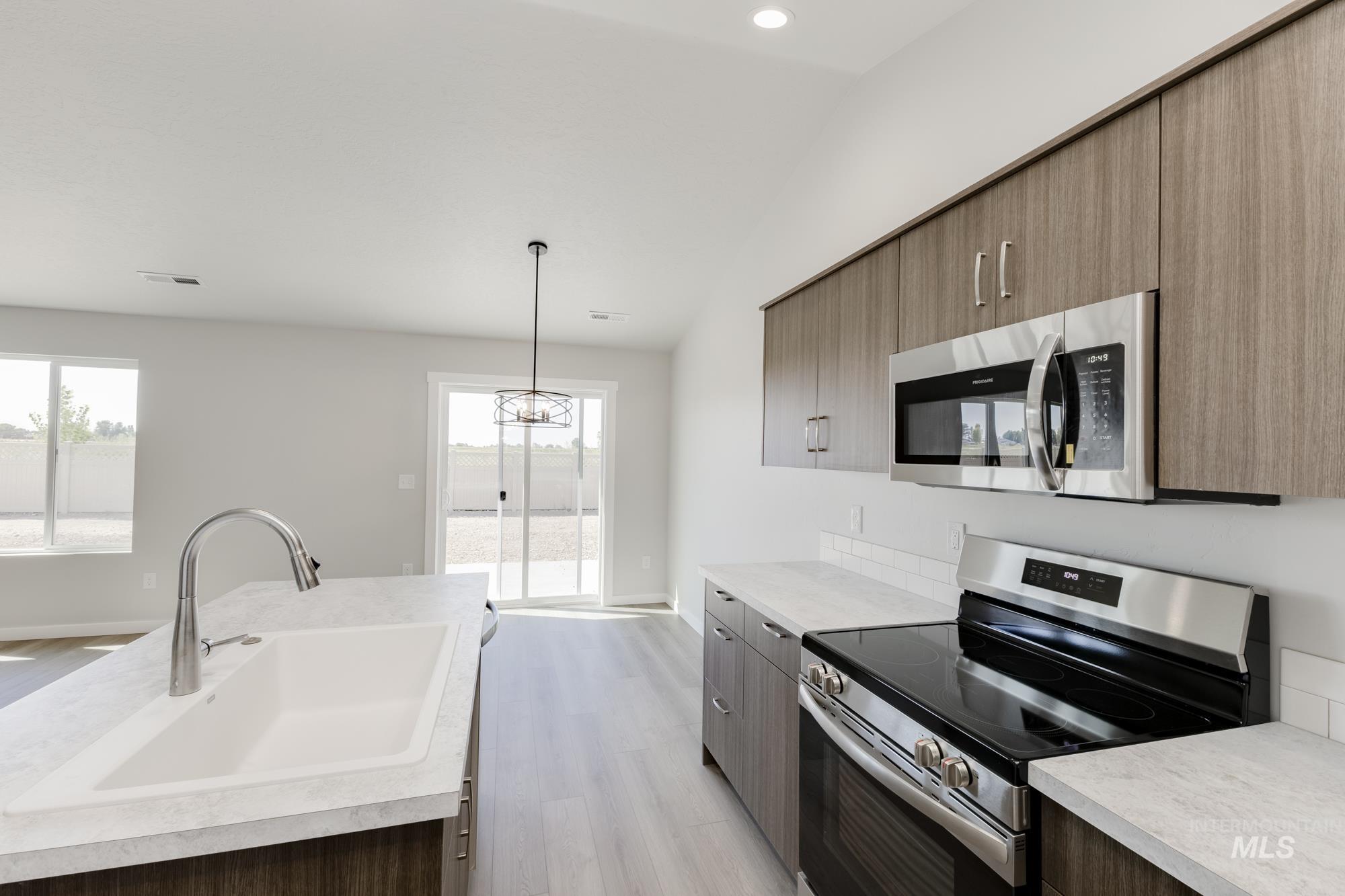 5456 S Bittercreek Ave, Meridian, Idaho 83642, 3 Bedrooms, 2 Bathrooms, Residential For Sale, Price $404,990,MLS 98974823