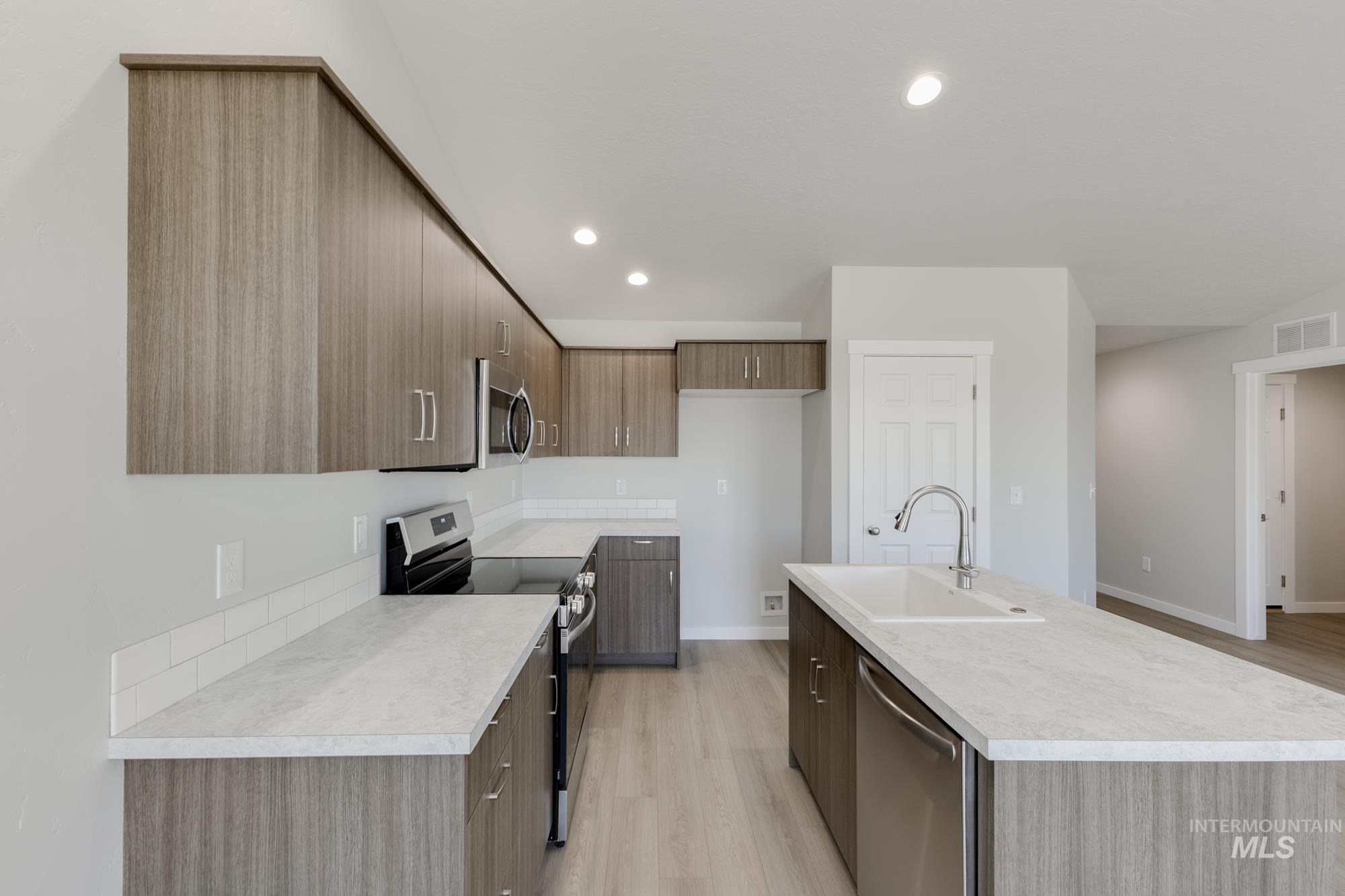 5456 S Bittercreek Ave, Meridian, Idaho 83642, 3 Bedrooms, 2 Bathrooms, Residential For Sale, Price $404,990,MLS 98974823