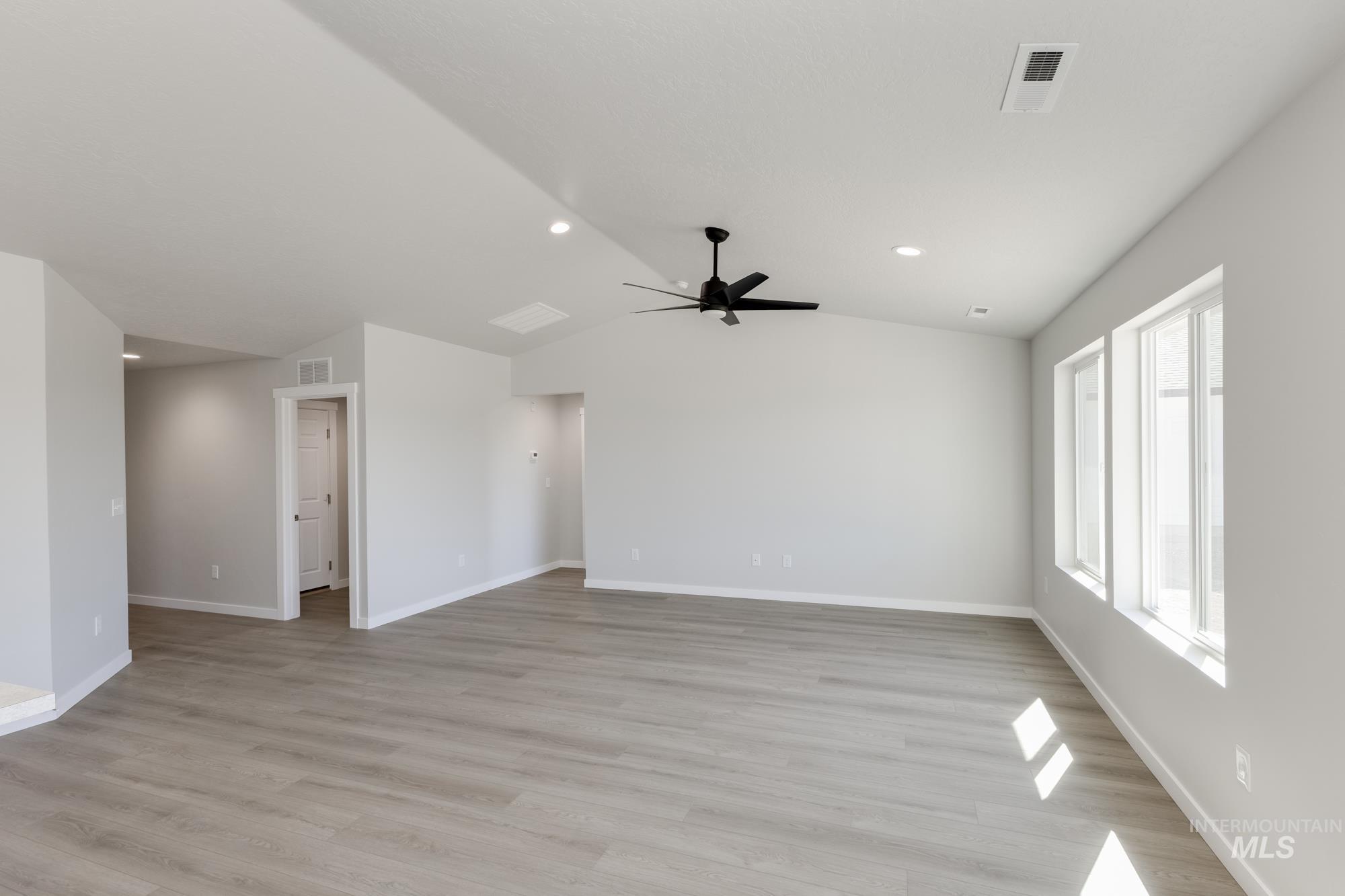 5456 S Bittercreek Ave, Meridian, Idaho 83642, 3 Bedrooms, 2 Bathrooms, Residential For Sale, Price $404,990,MLS 98974823